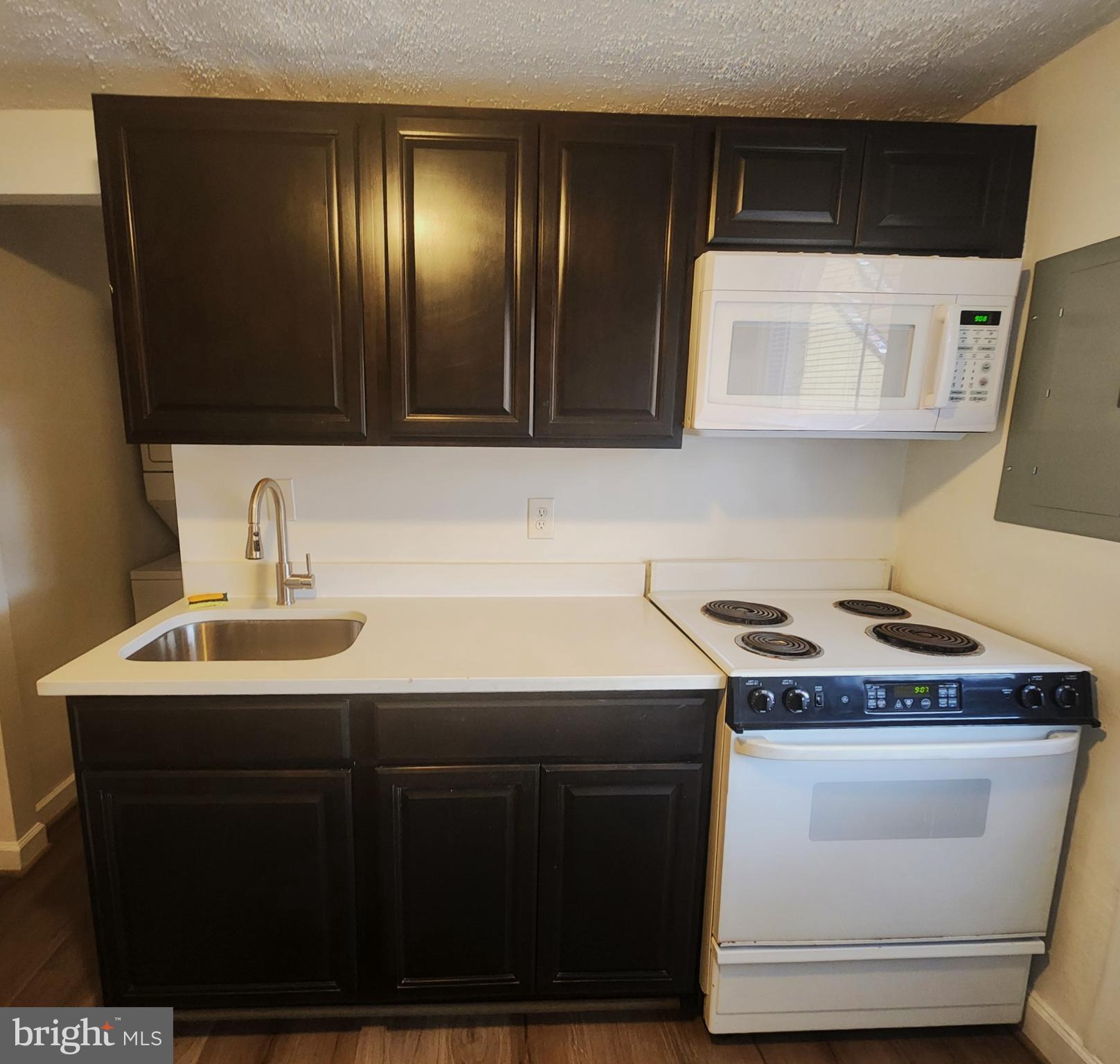 CARVER MANOR - Residential Lease