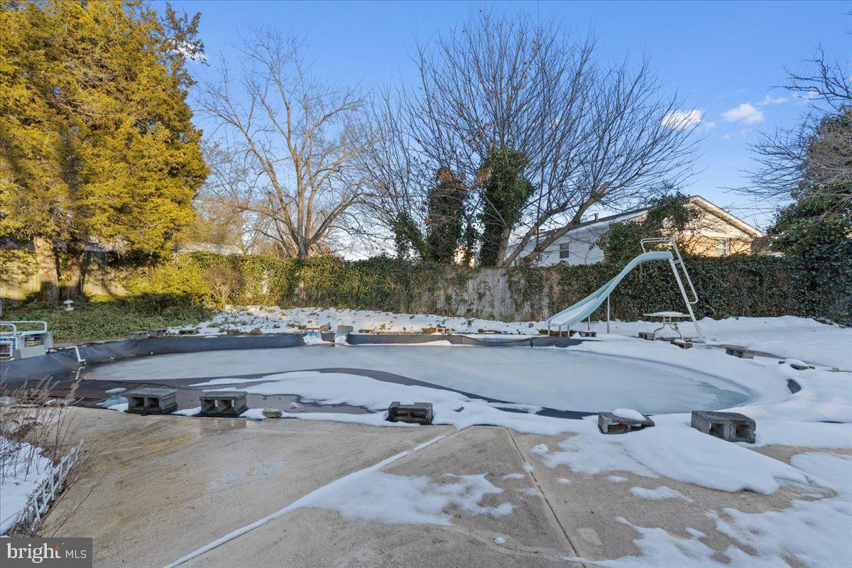 CRESTVIEW MANOR - Residential