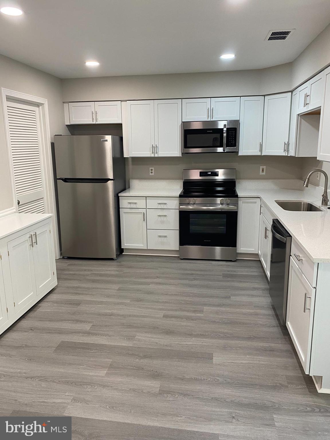 OLDE GREENWICH - Residential