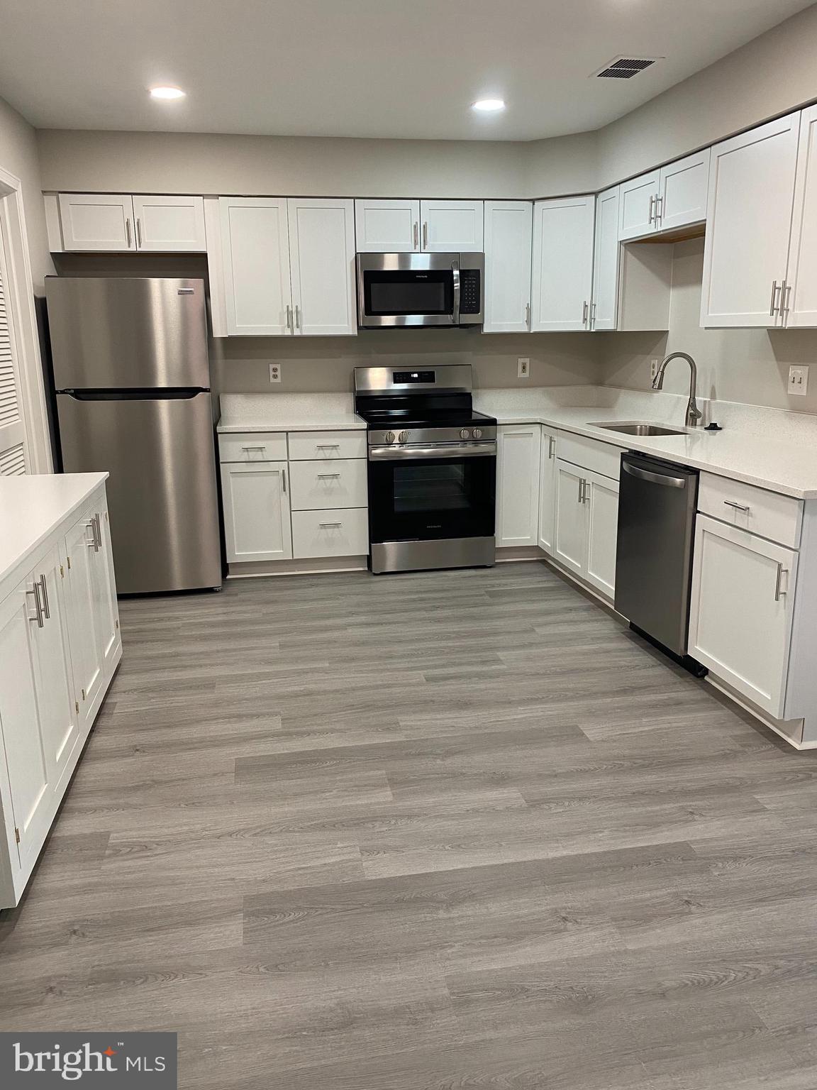 OLDE GREENWICH - Residential