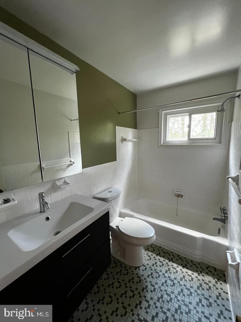 SLEEPY HOLLOW ESTATES - Residential Lease