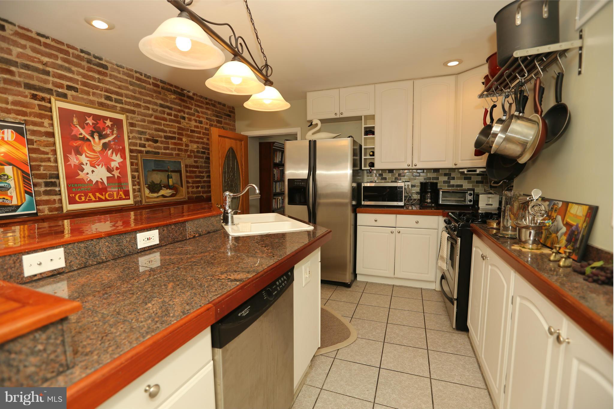 LOCUST POINT - Residential