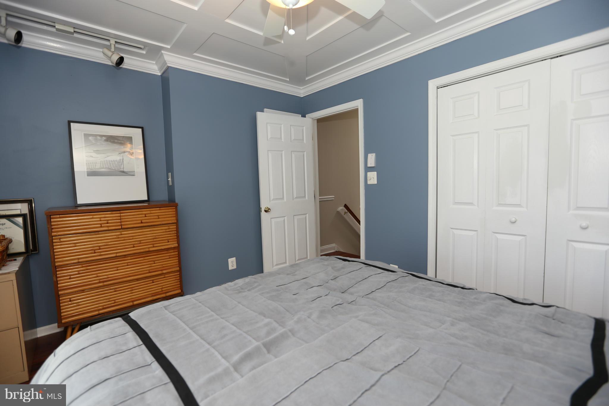 LOCUST POINT - Residential