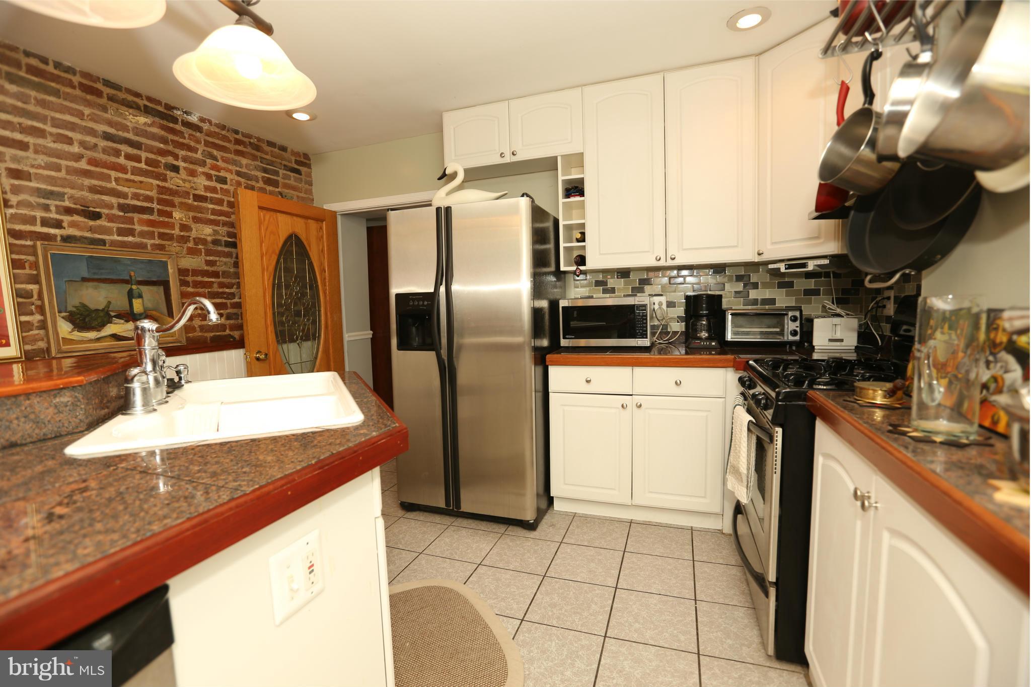 LOCUST POINT - Residential