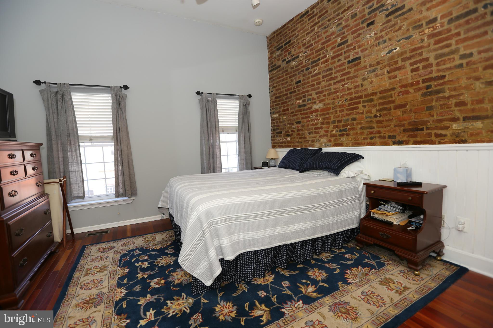 LOCUST POINT - Residential