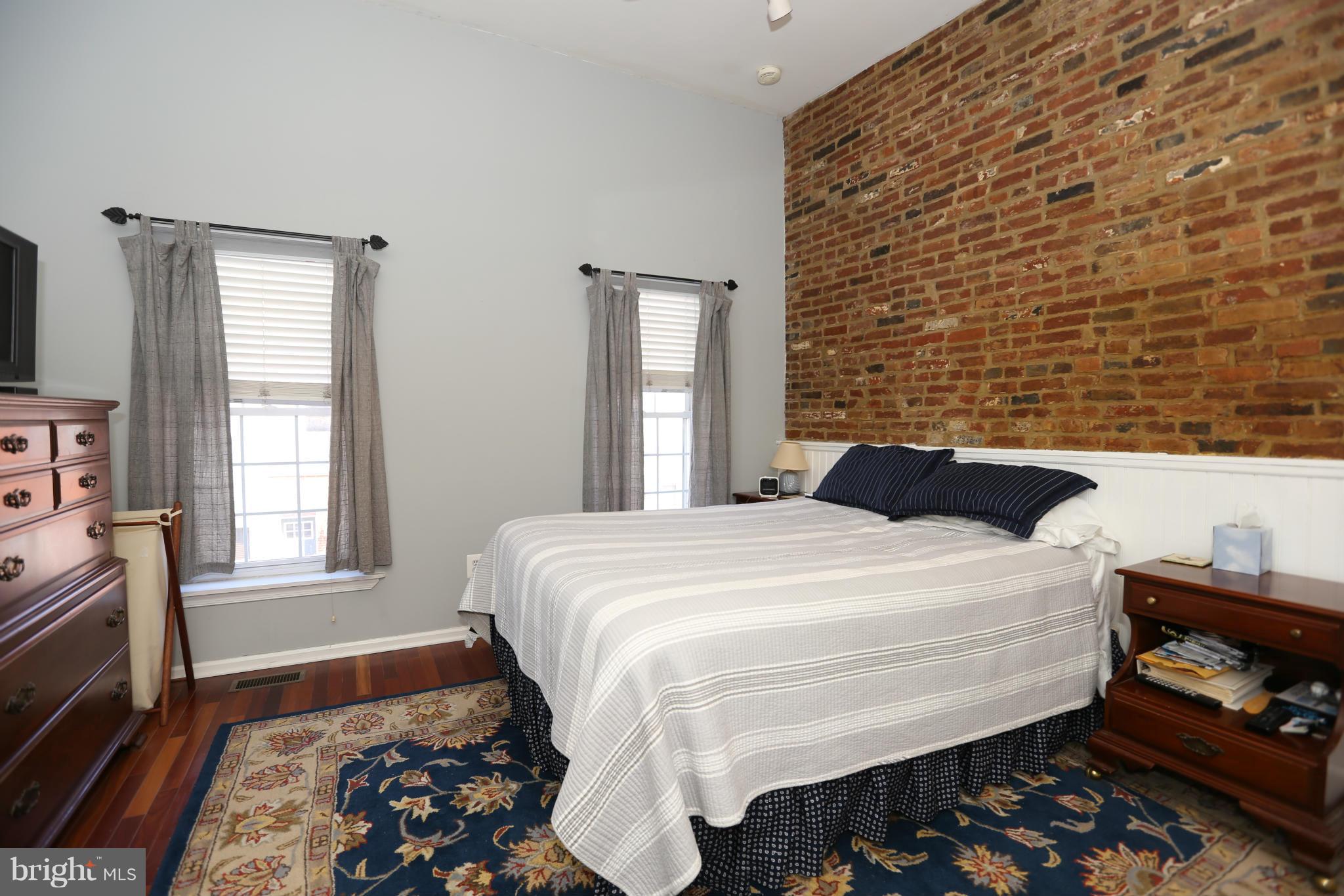 LOCUST POINT - Residential