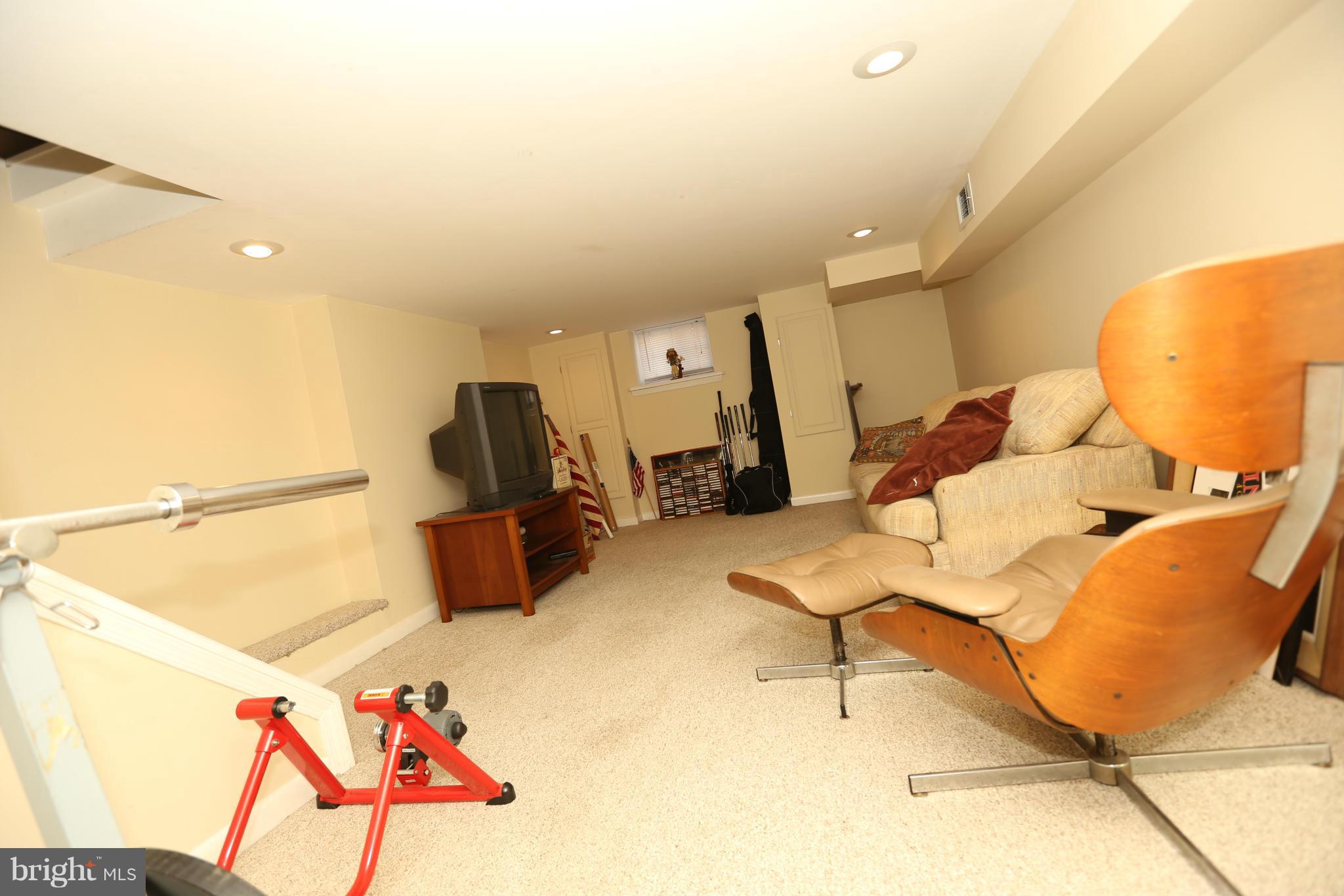 LOCUST POINT - Residential