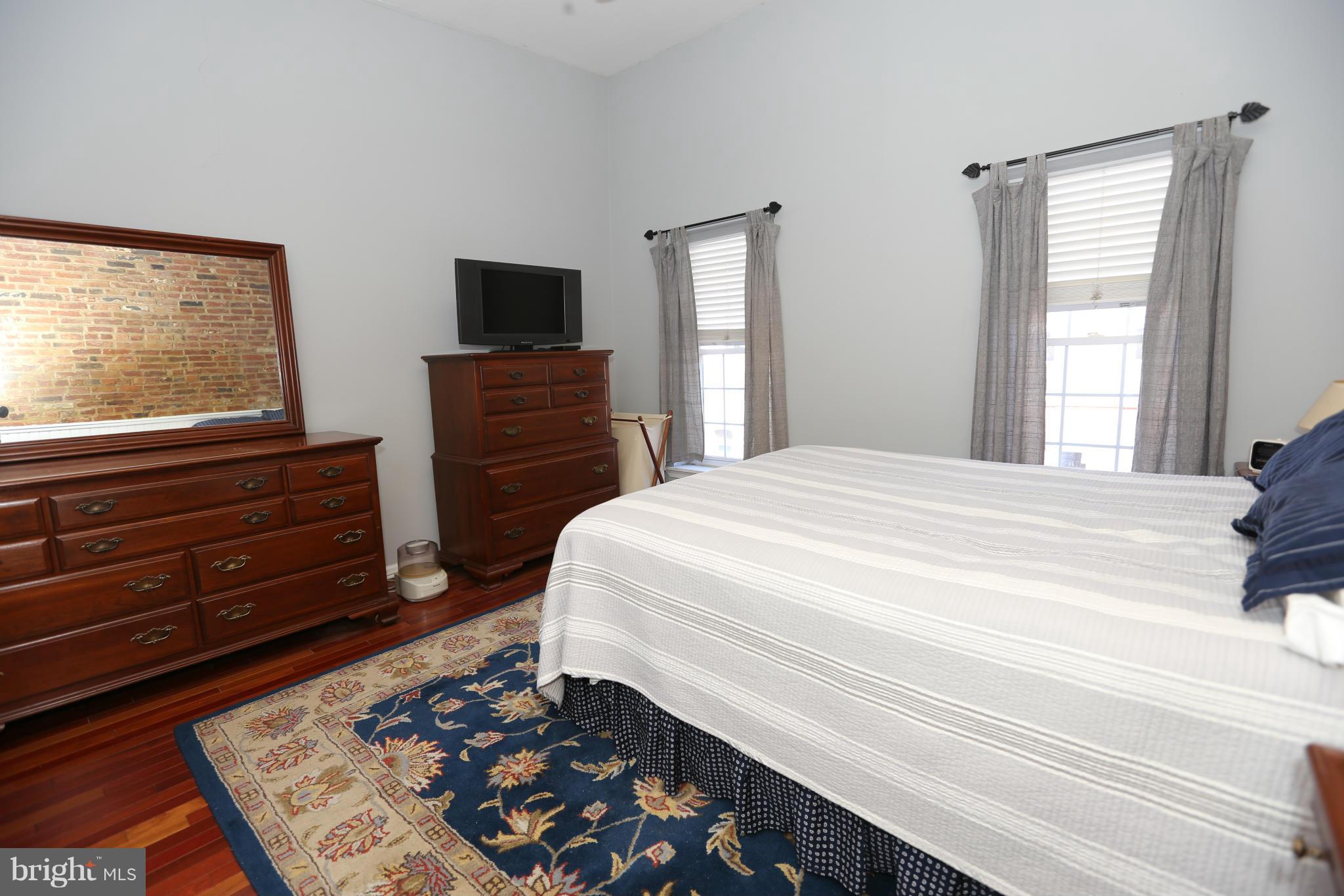 LOCUST POINT - Residential