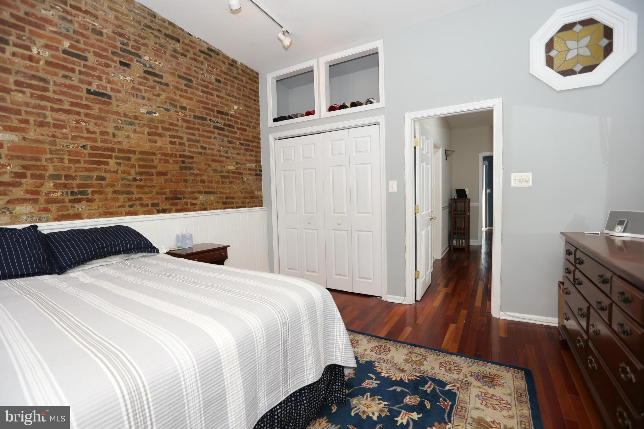 LOCUST POINT - Residential