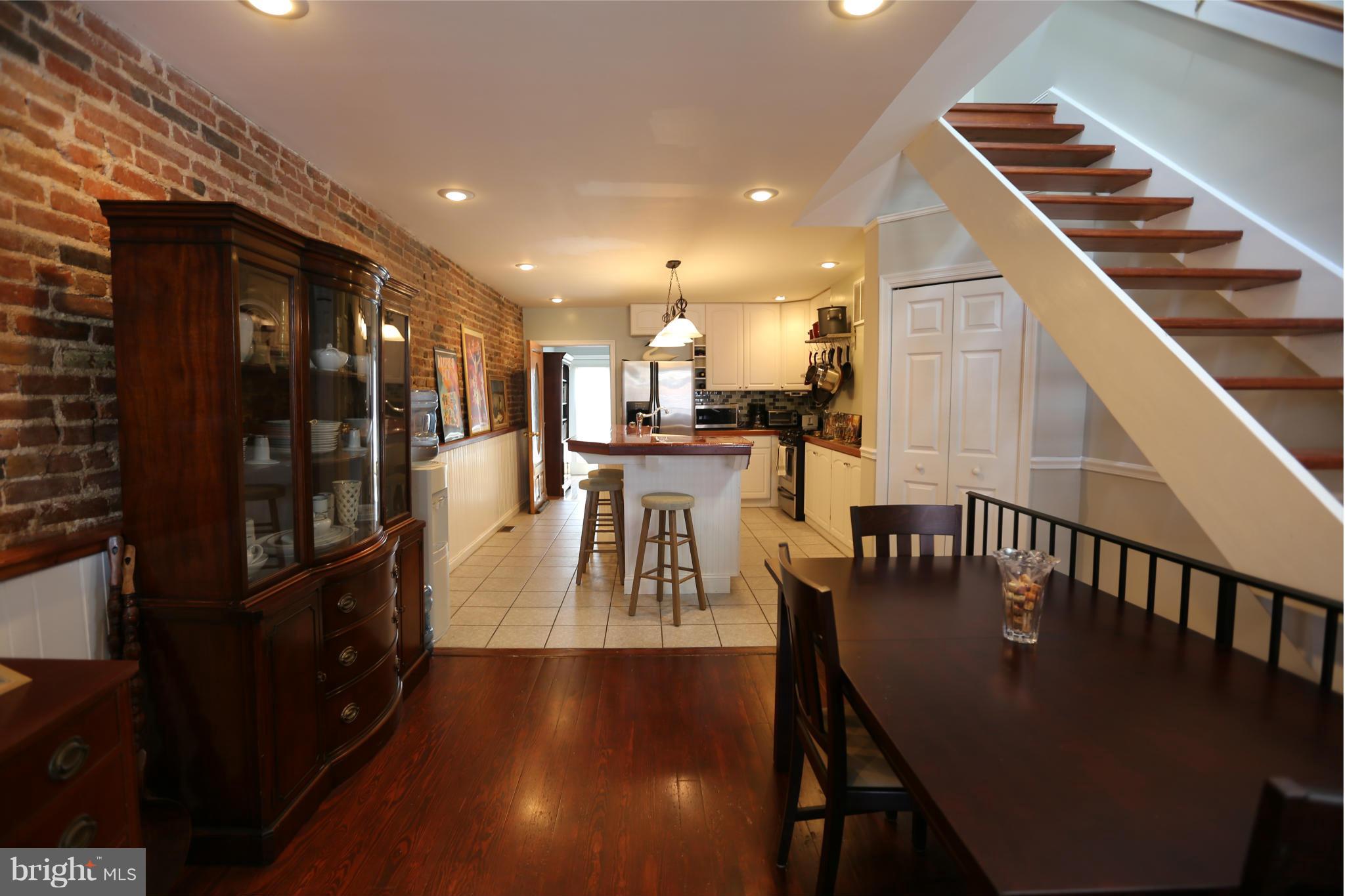 LOCUST POINT - Residential