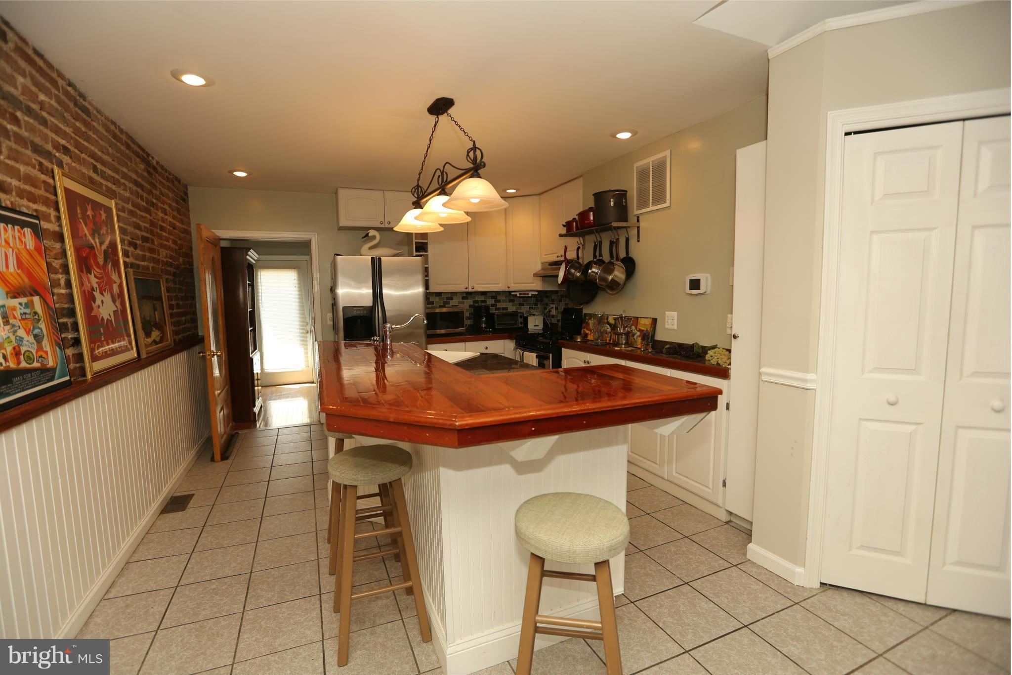 LOCUST POINT - Residential