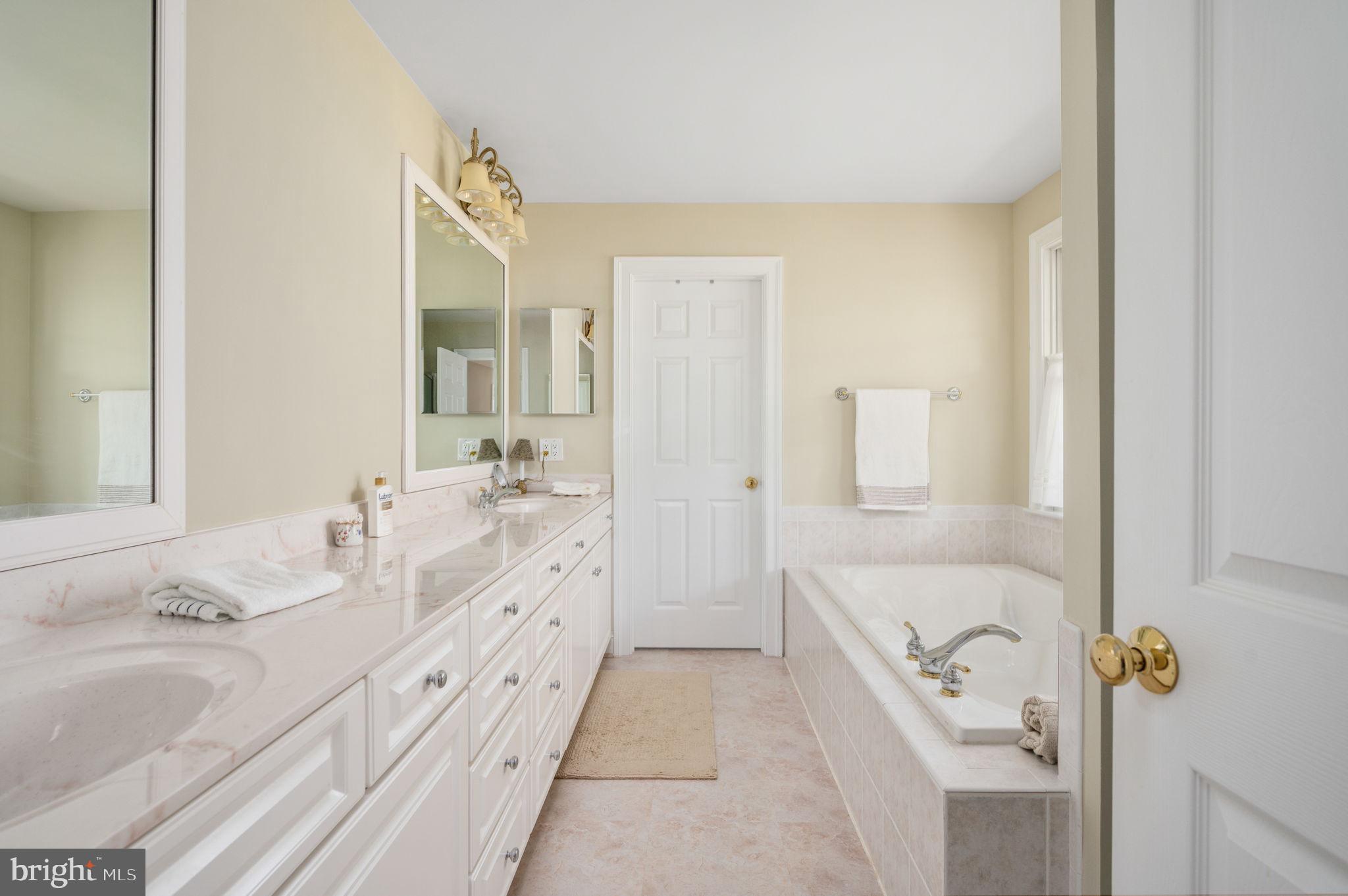 FOX GLEN EQUESTRIAN ESTATES - Residential