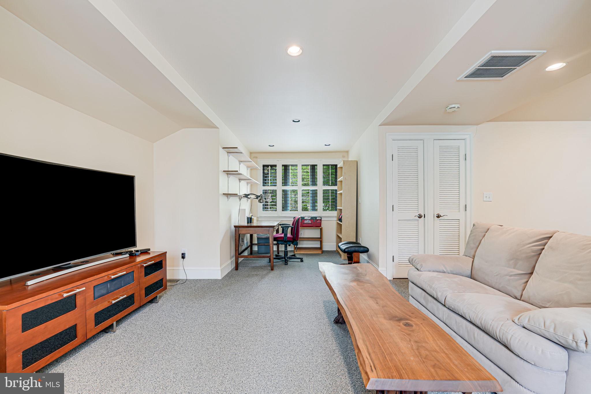 RIVER BLUFFS - Residential