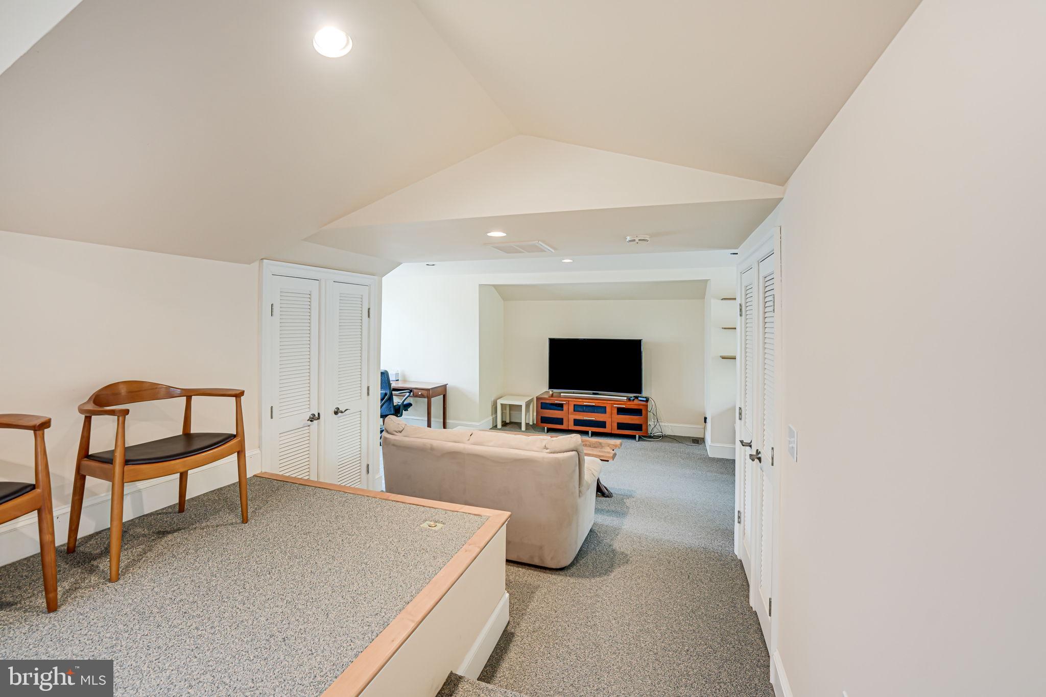 RIVER BLUFFS - Residential