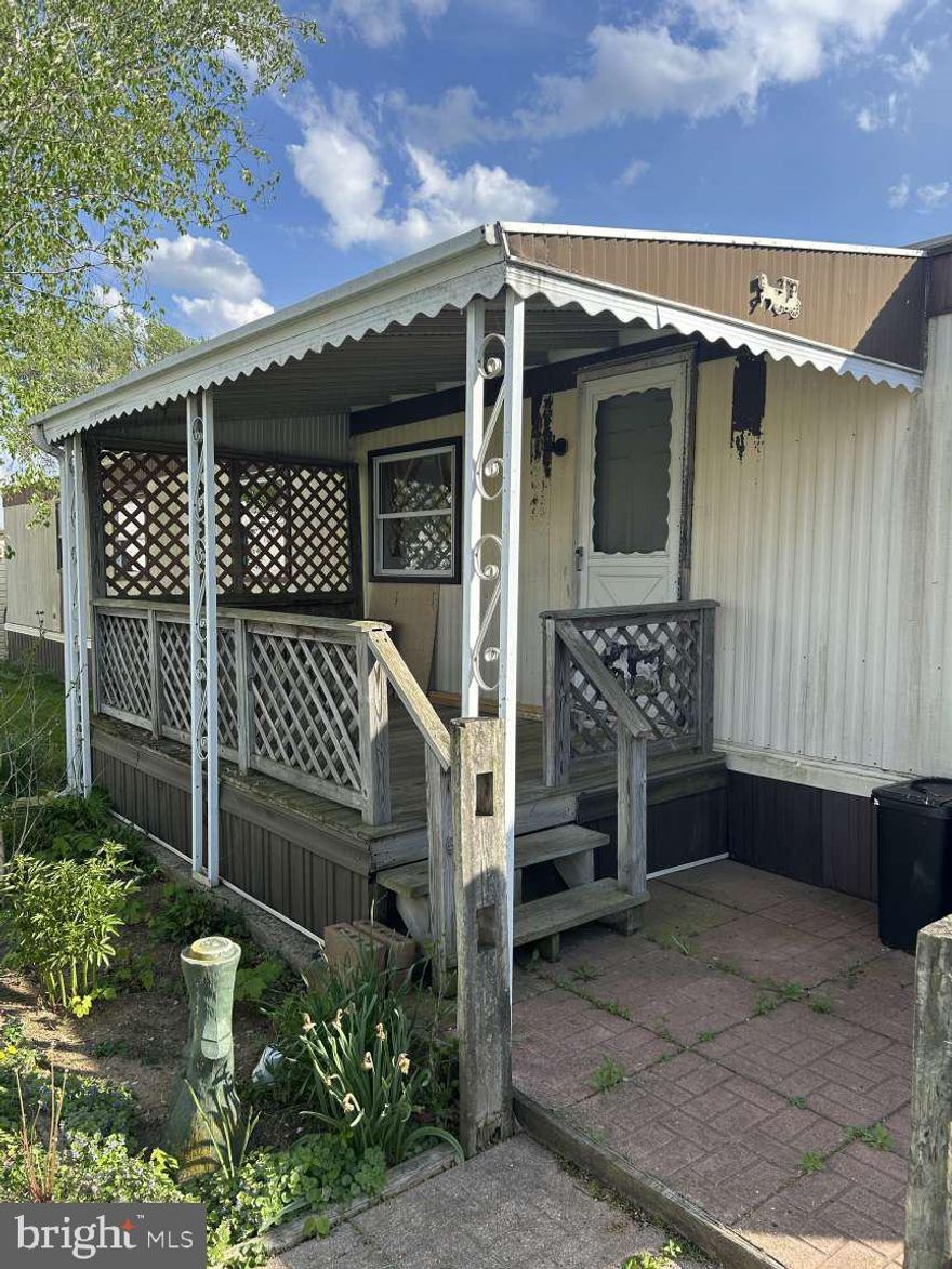 Well-maintained 3 bedroom, 1 bath home in desirable Keystone Courts. Recently renovated featuring vinyl plank flooring througout home. A large, spacious kitchen complete with propane range, and ample storage. An oversized rear shed and large covered porch enhance this lovely home.