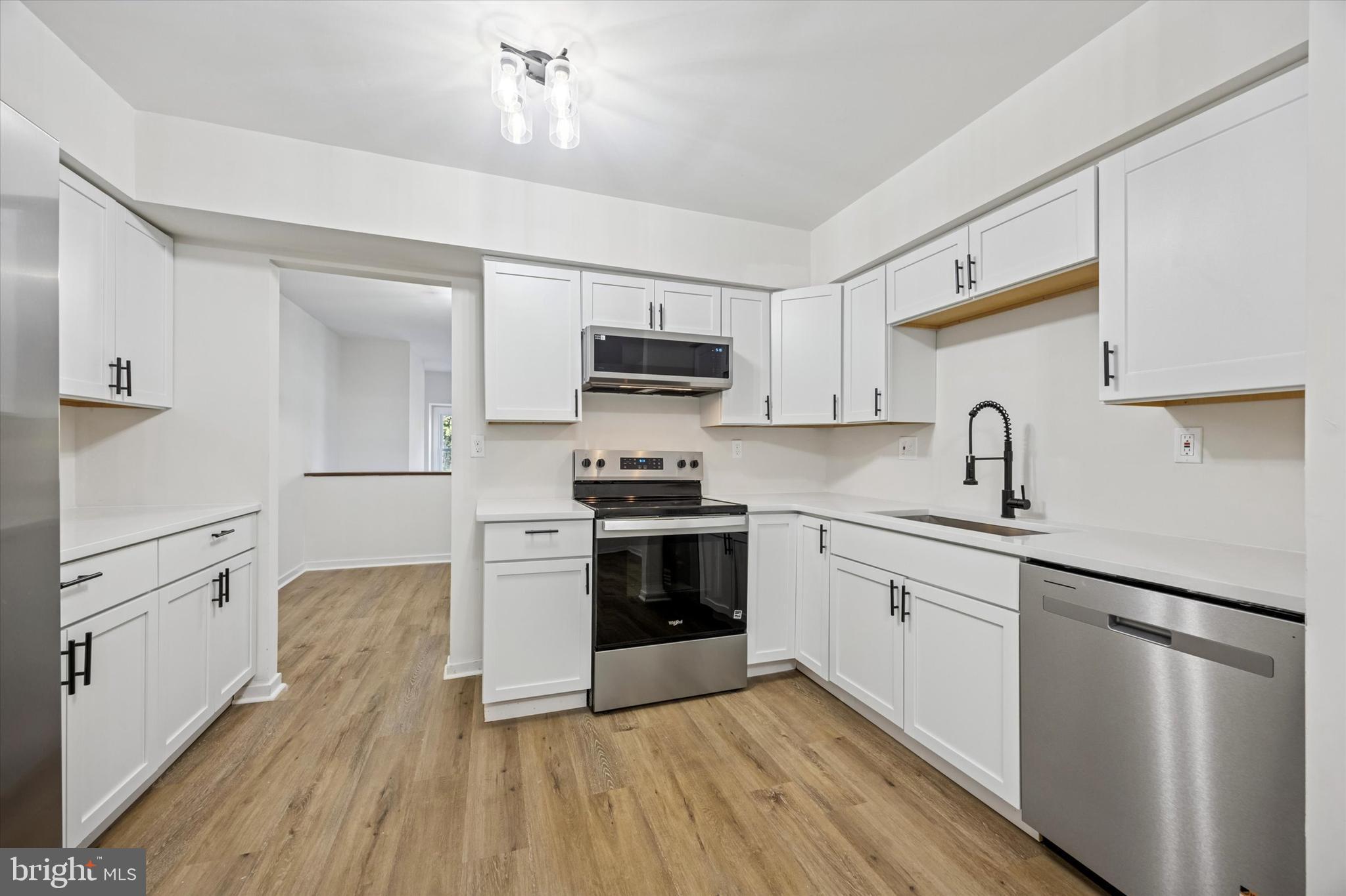 3302 EATON COURT 3302