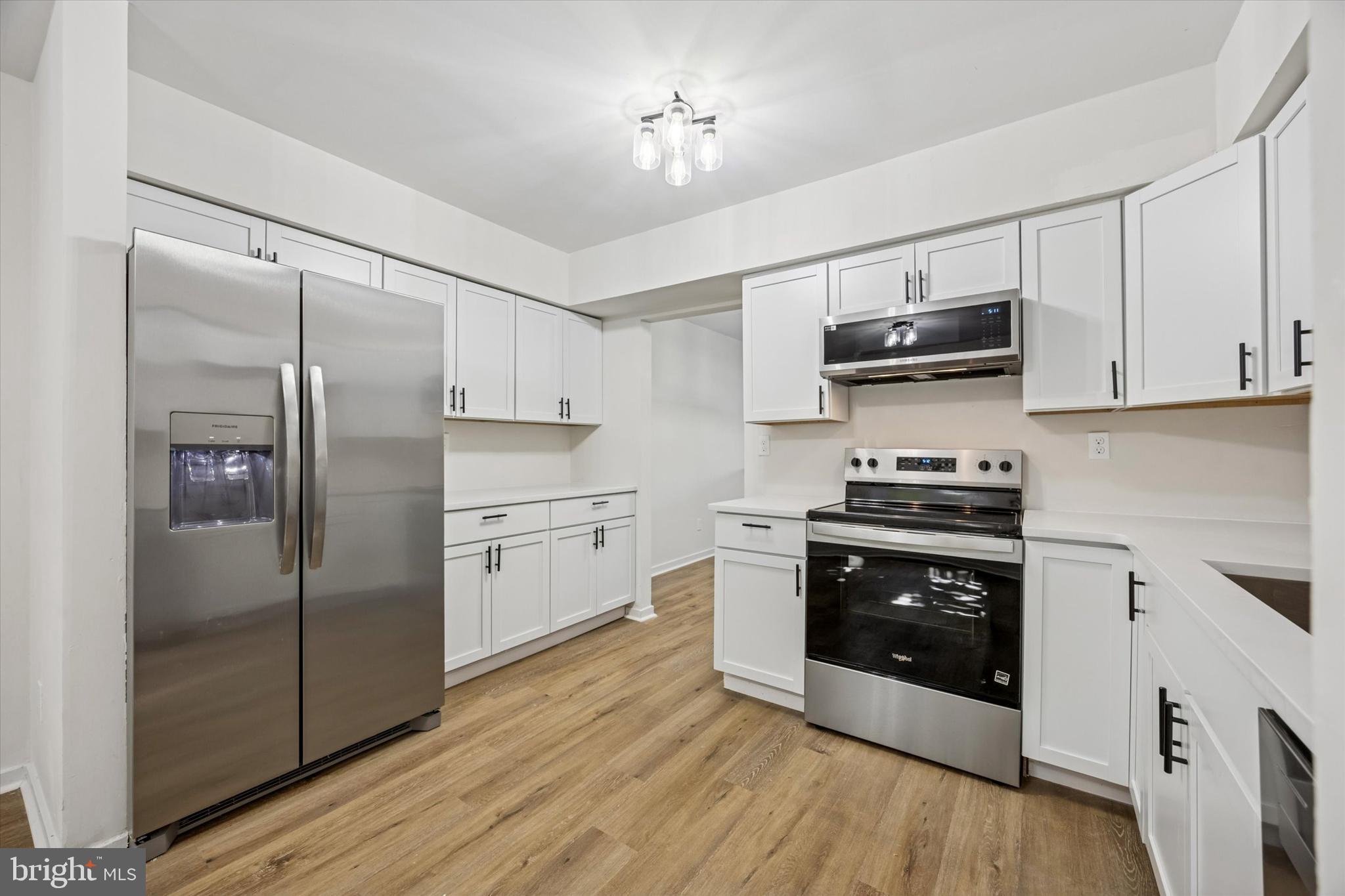 3302 EATON COURT 3302