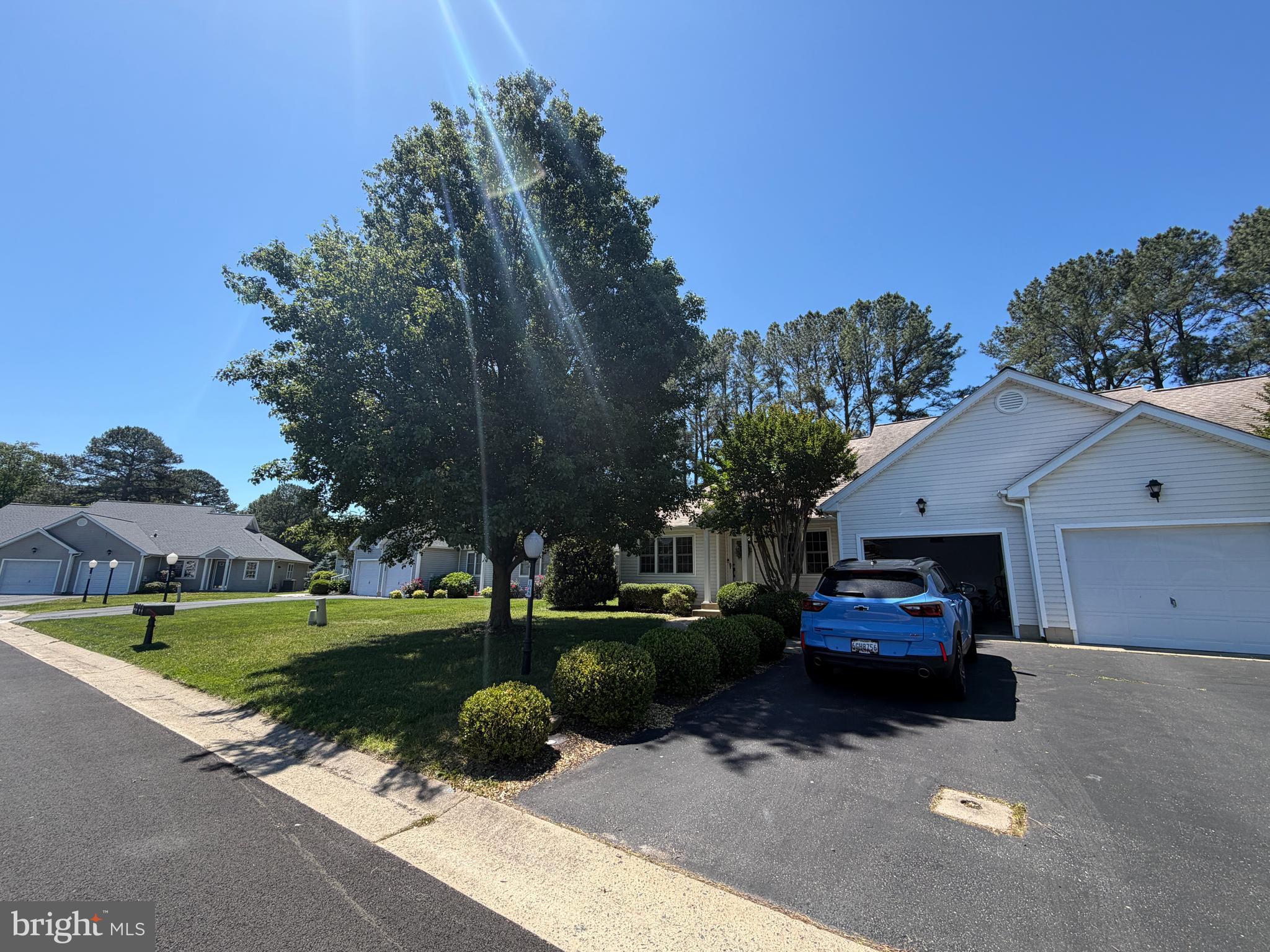 1048 E SCHUMAKER MANOR DRIVE