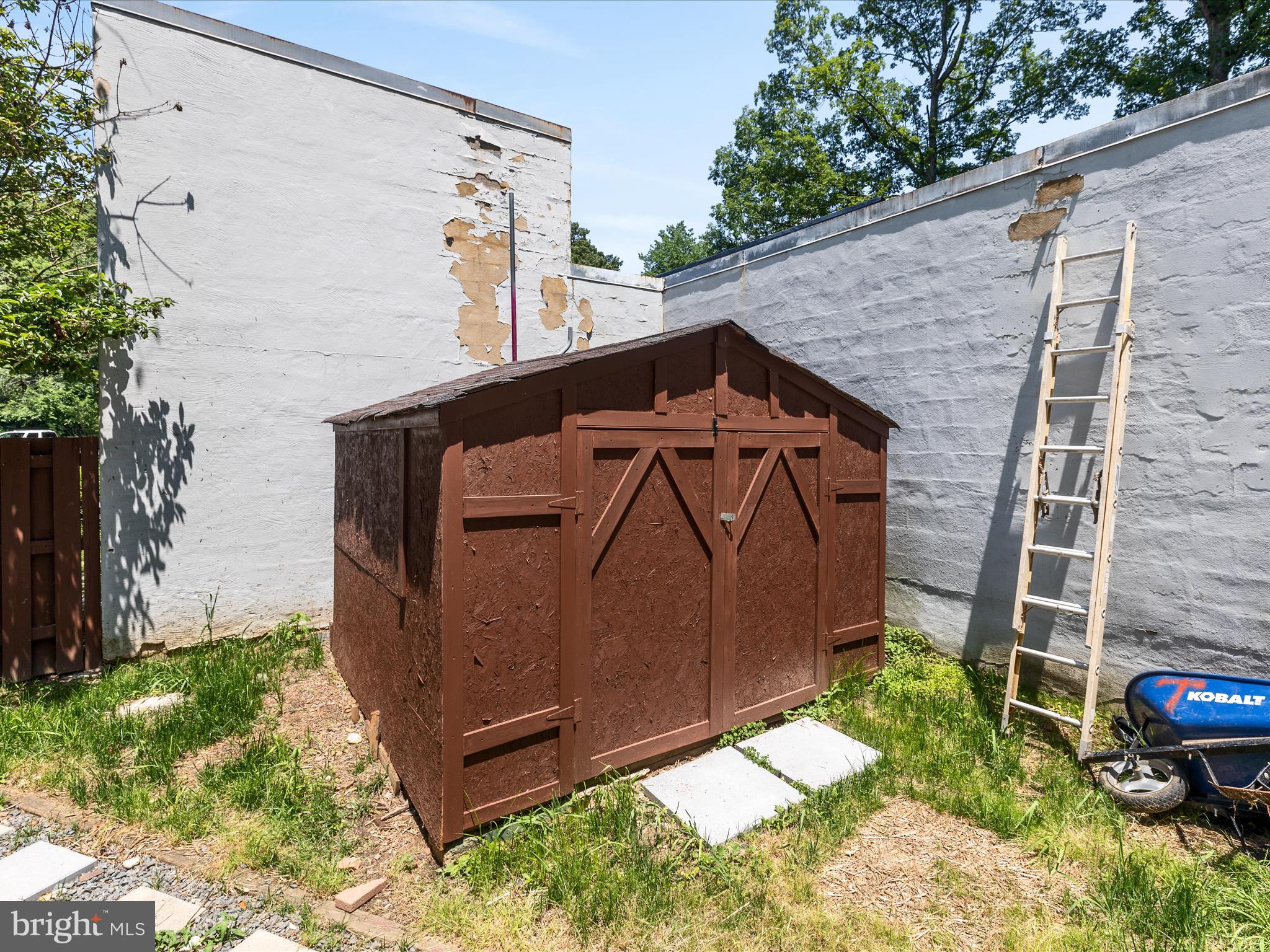 RESTON - Residential