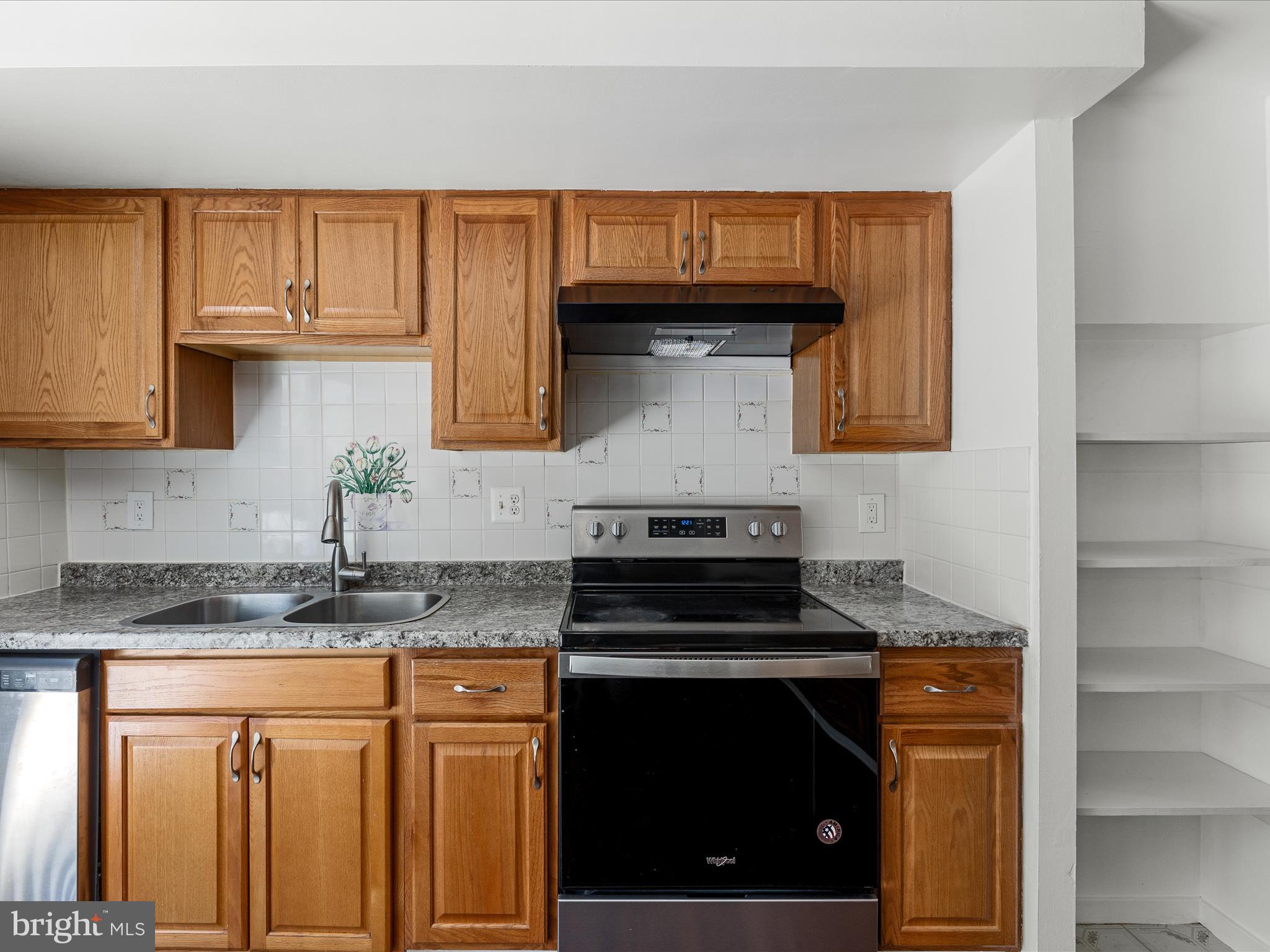 RESTON - Residential