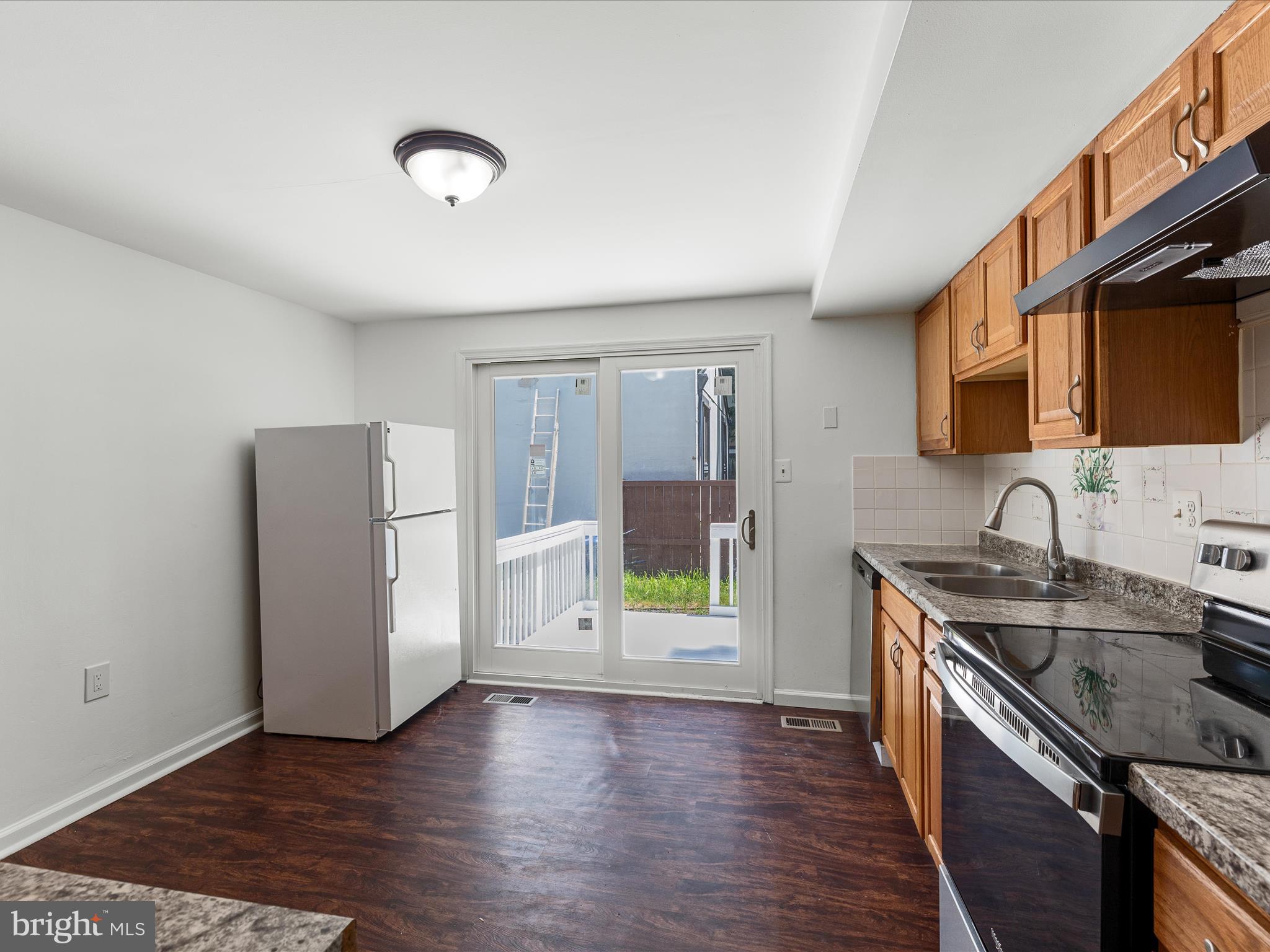 RESTON - Residential