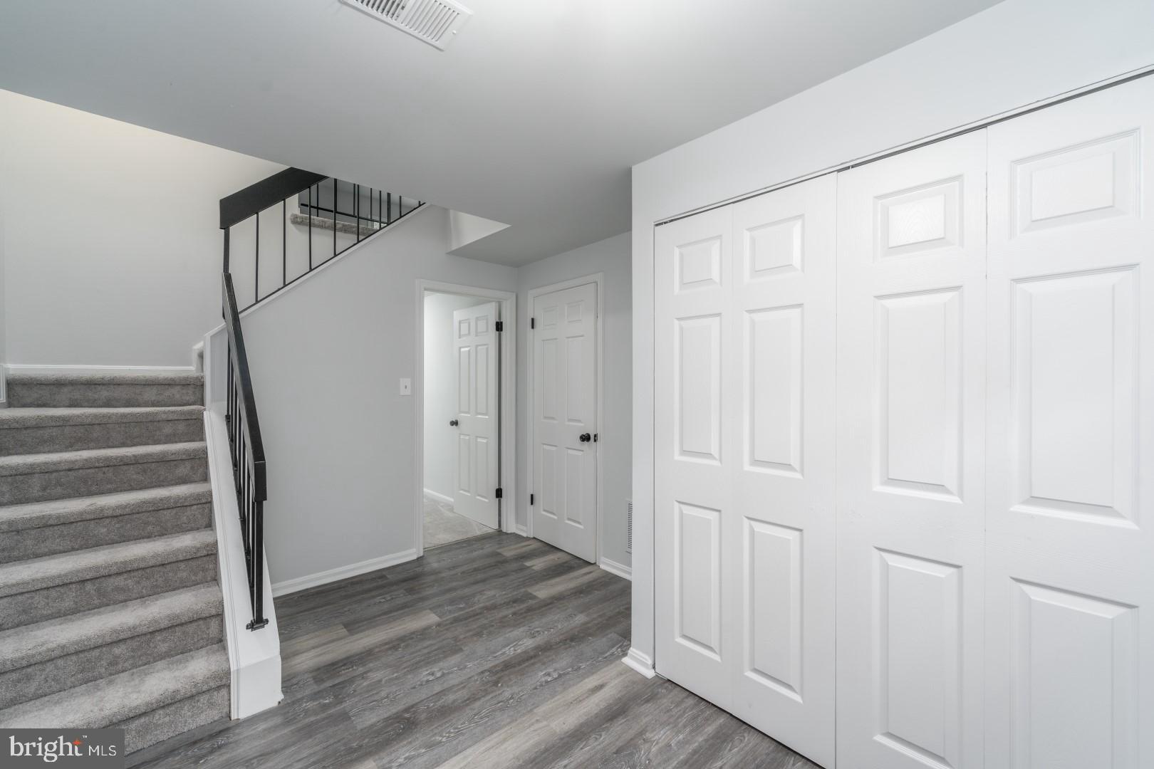 WOODLAND HILLS - Residential