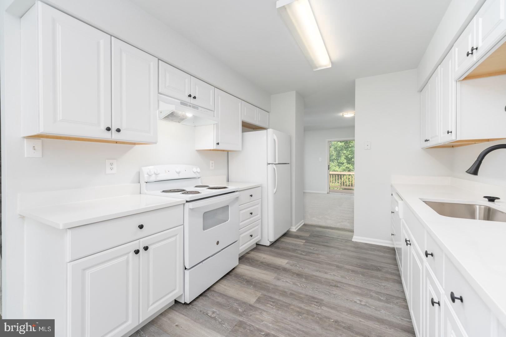 WOODLAND HILLS - Residential