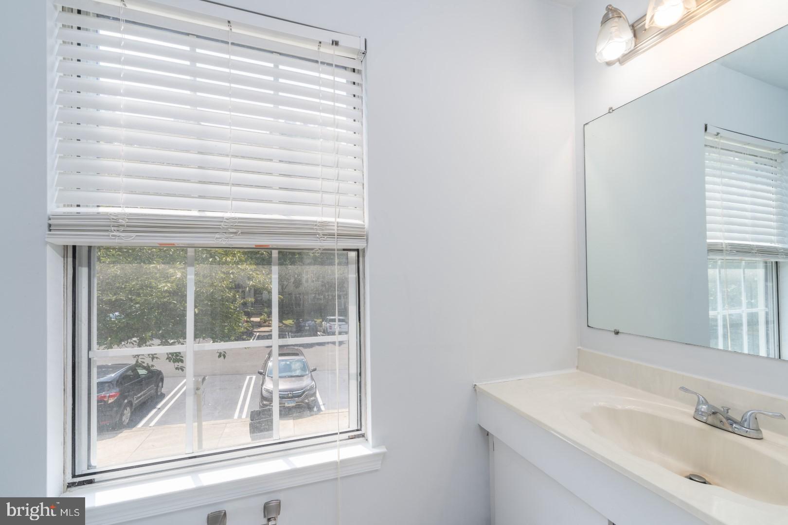 WOODLAND HILLS - Residential