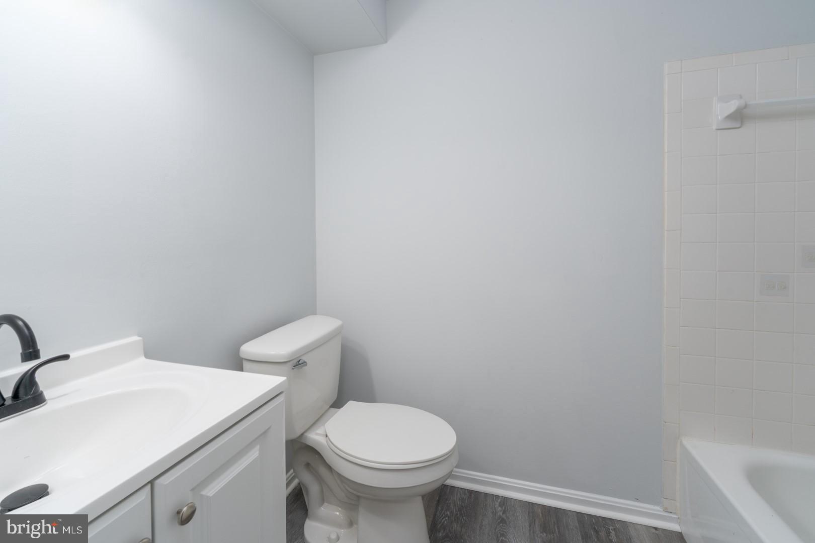 WOODLAND HILLS - Residential