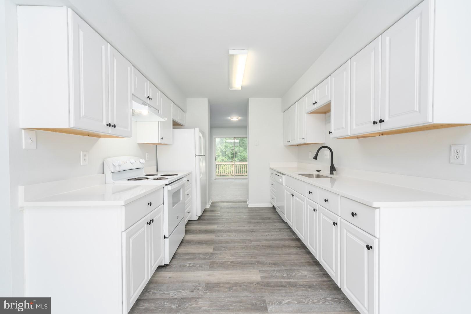 WOODLAND HILLS - Residential