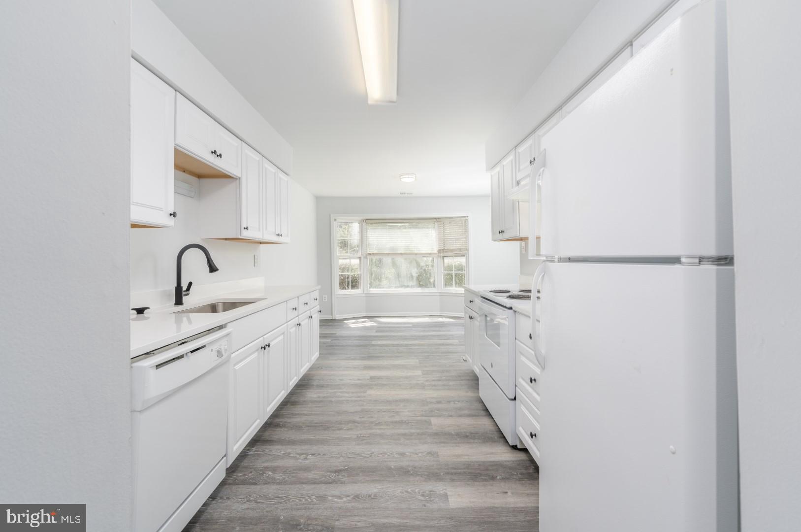 WOODLAND HILLS - Residential