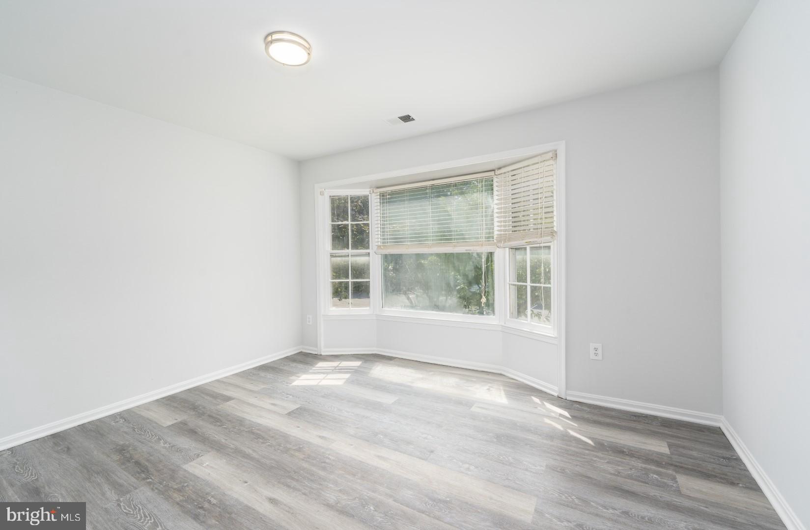 WOODLAND HILLS - Residential