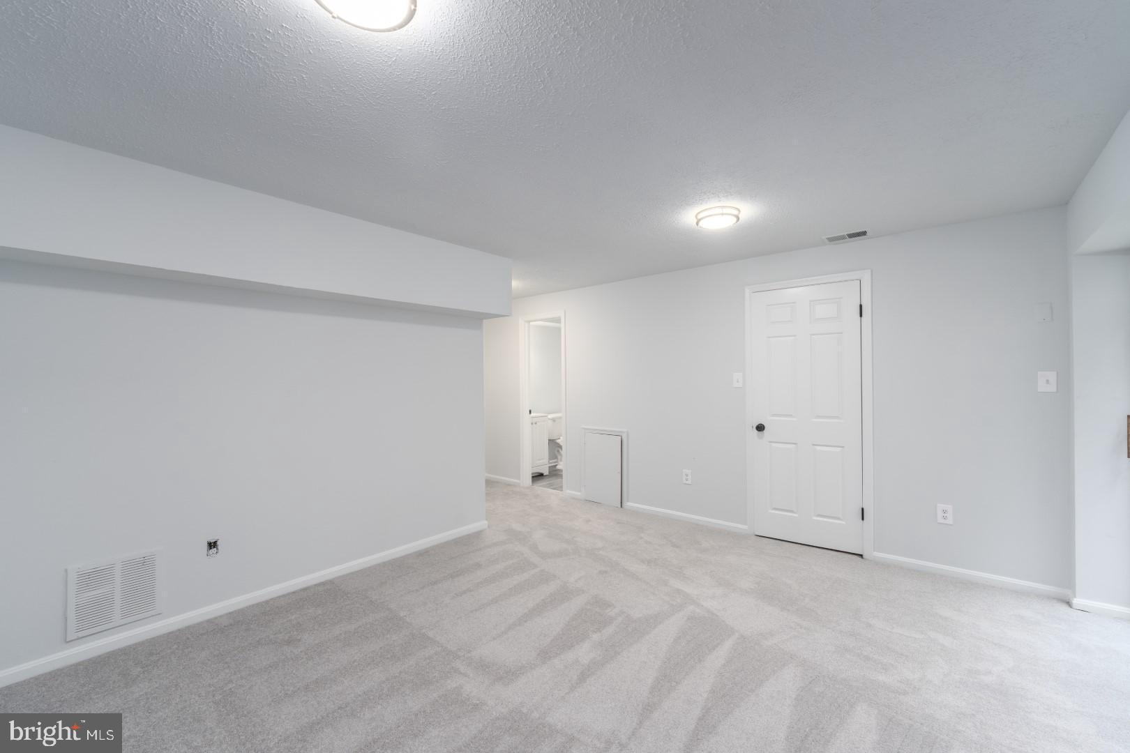 WOODLAND HILLS - Residential