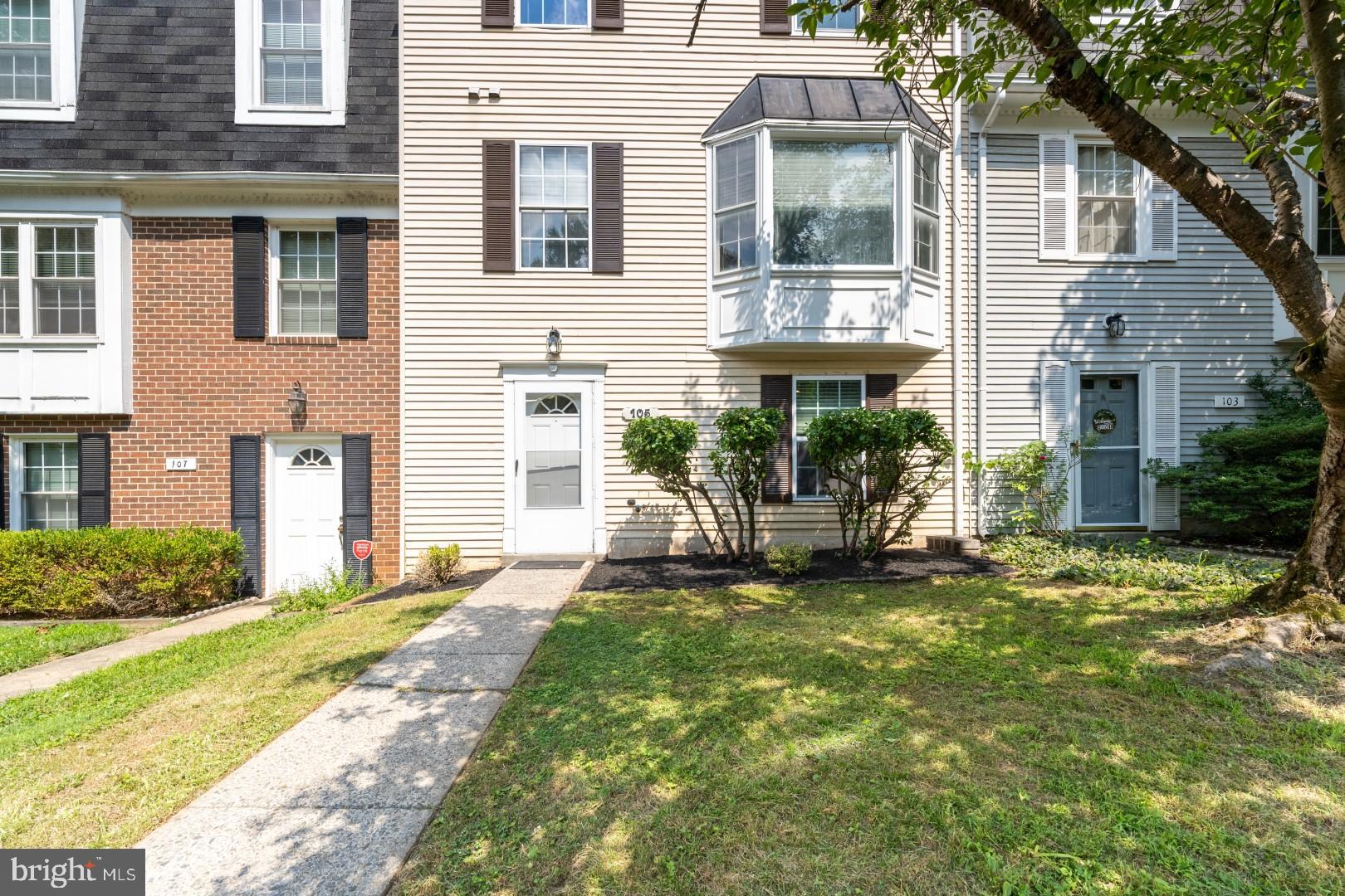 WOODLAND HILLS - Residential