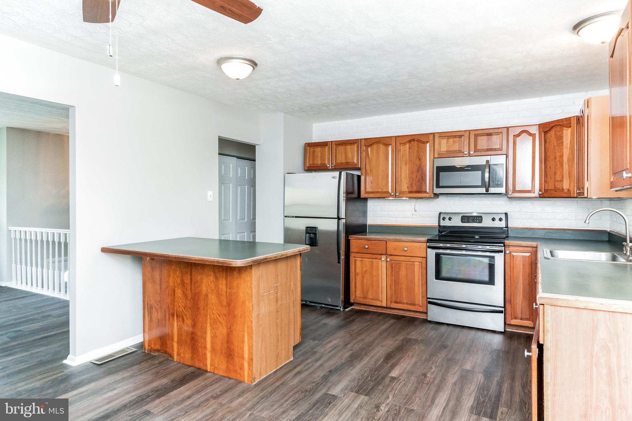 FOUR SEASONS ESTATES - Residential