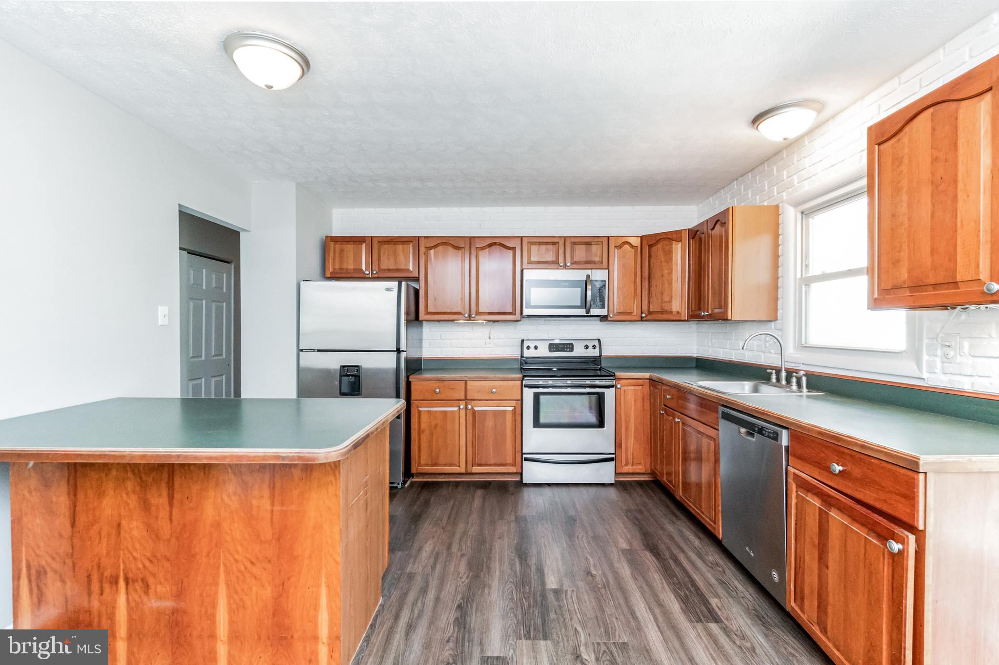 FOUR SEASONS ESTATES - Residential