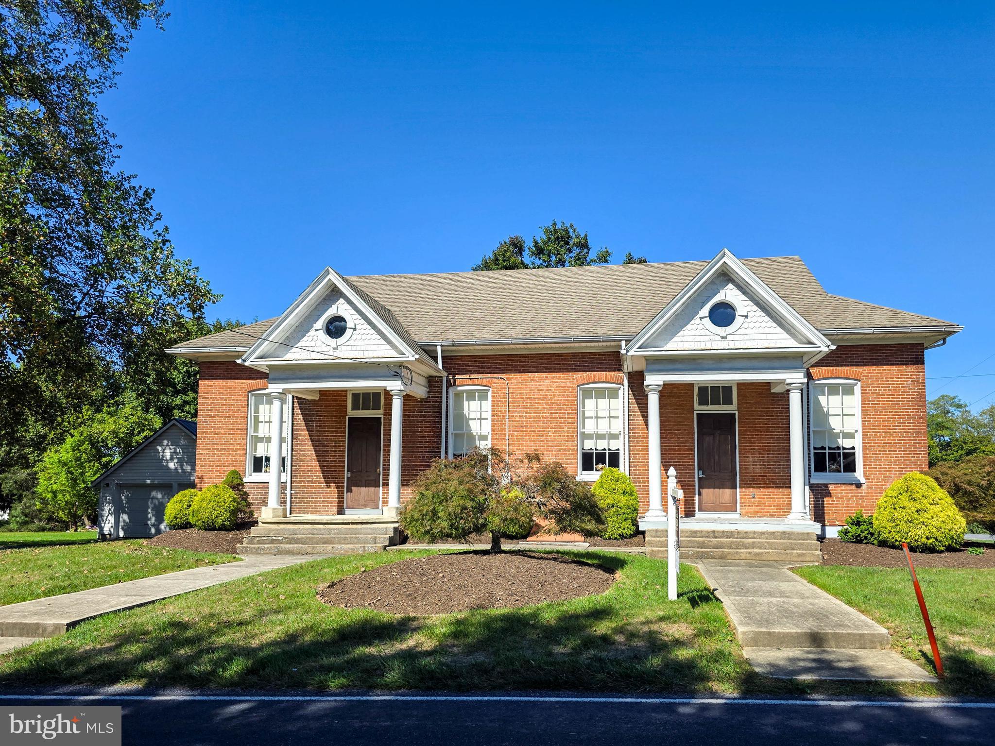 STATE LINE - Commercial Sale