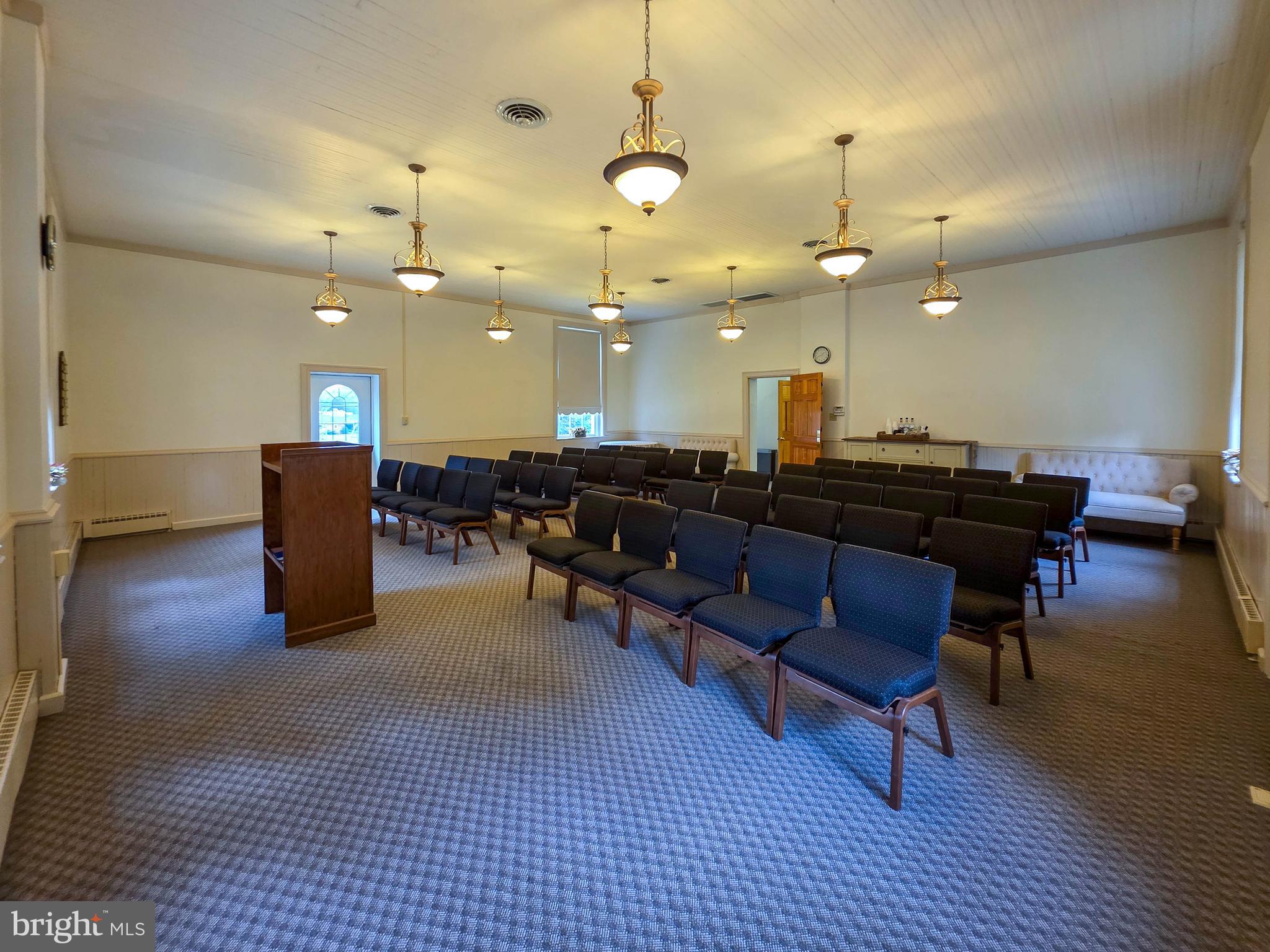 STATE LINE - Commercial Sale