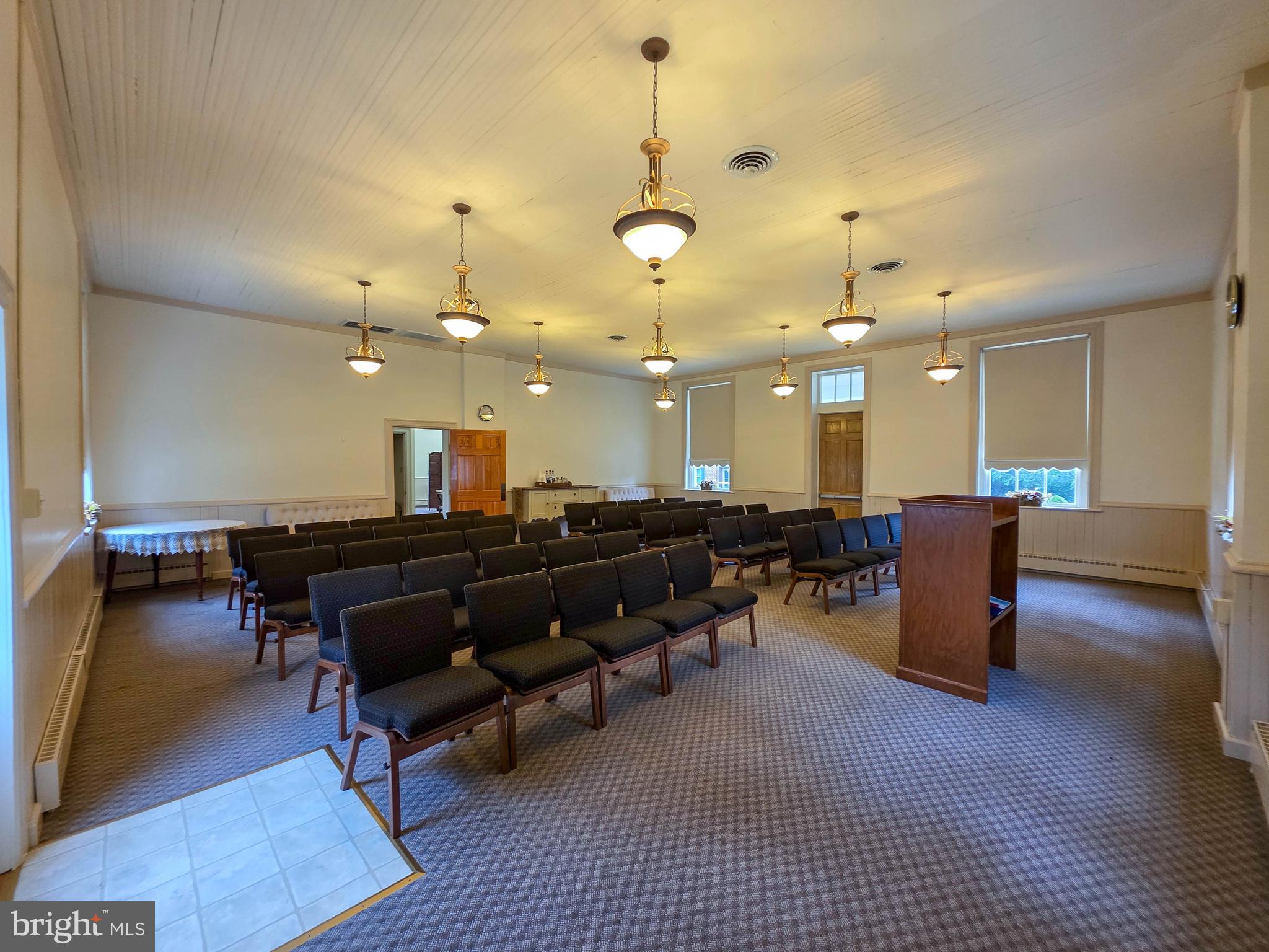 STATE LINE - Commercial Sale