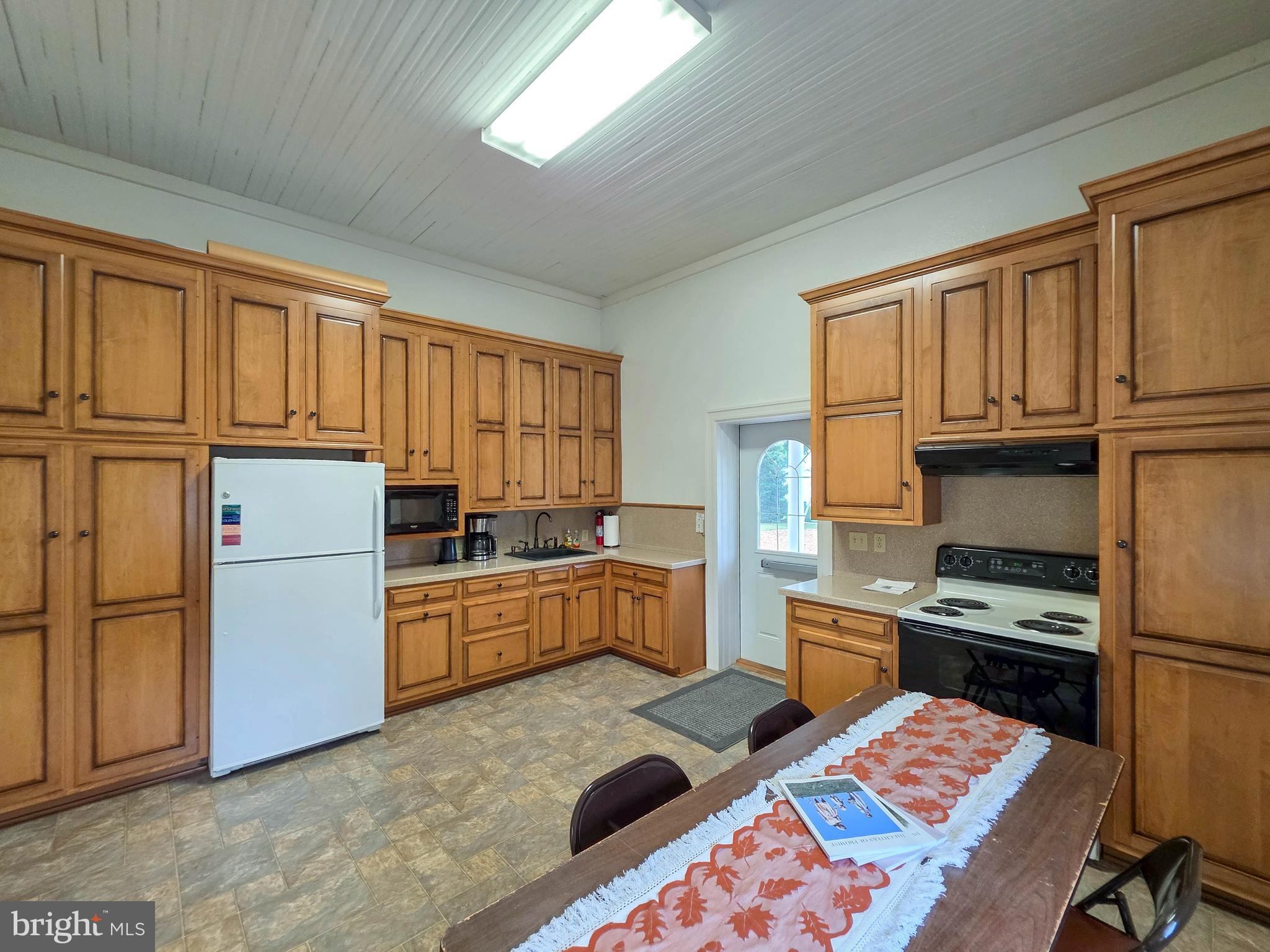 STATE LINE - Commercial Sale