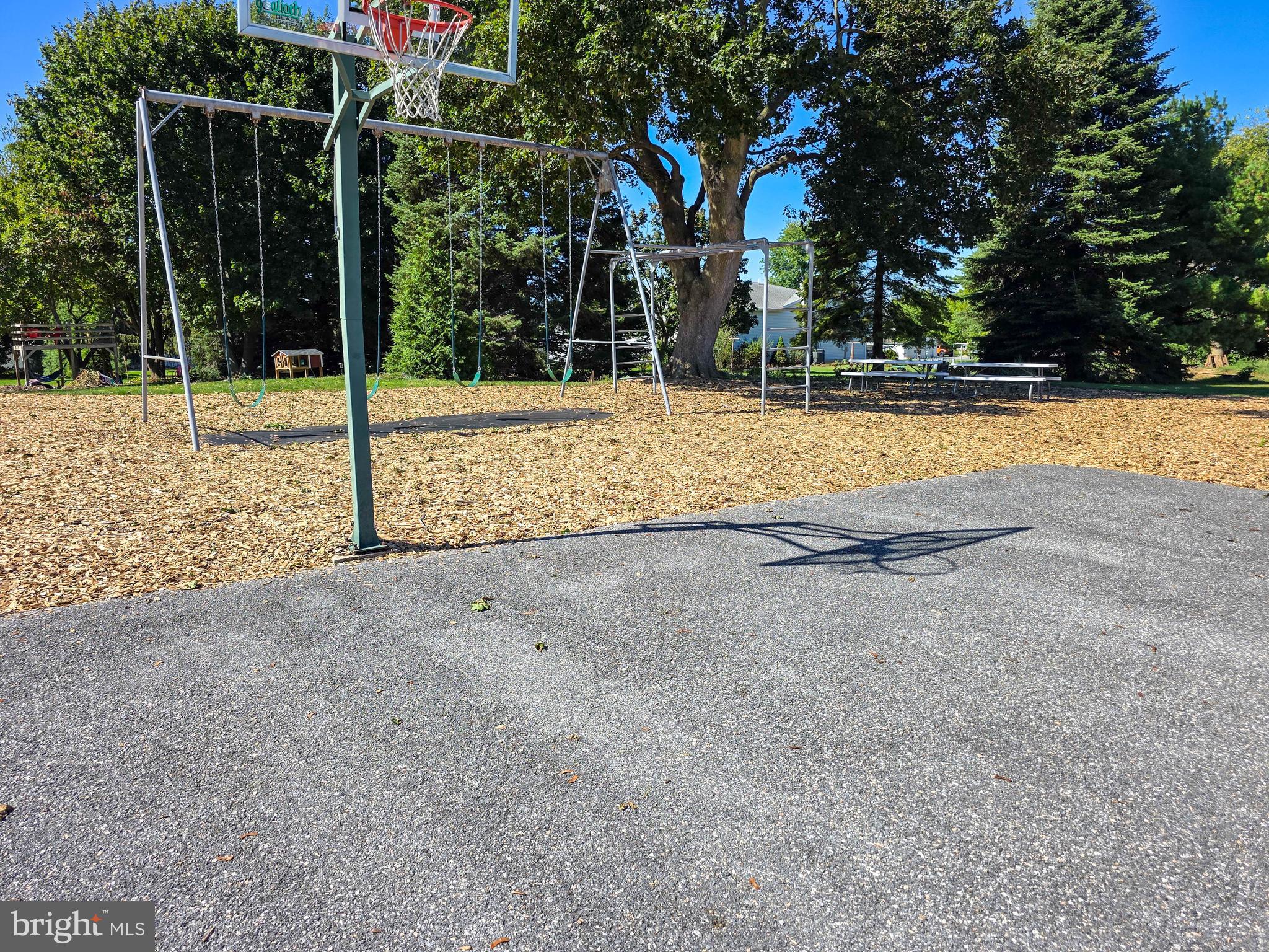 STATE LINE - Commercial Sale