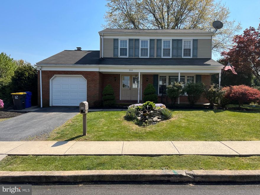 Looking for a Spacious 4 bedroom two story home in quiet neighborhood, with fenced in backyard perfect for
entertaining or enjoying outdoor activities? Then this home is one you won't want to miss! Cozy up by the
woodburning fireplace during the winter months in your family room or sit on the deck in the warmer weather. The
lower level is partially finished and would be easy to complete for even more living space. Don't let this property get
away from you, Take a look today!