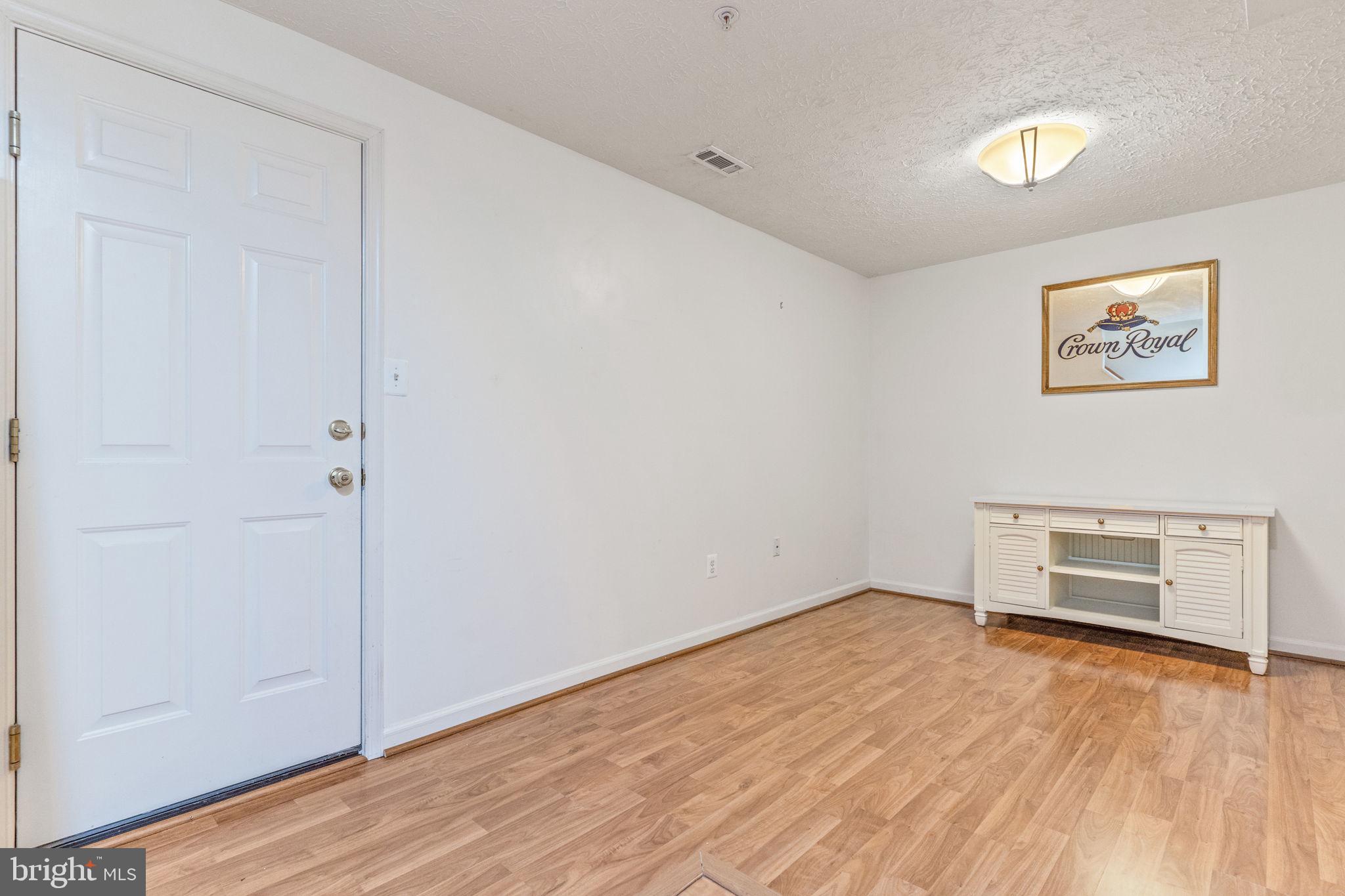 CROMWELL FOUNTAIN - Residential