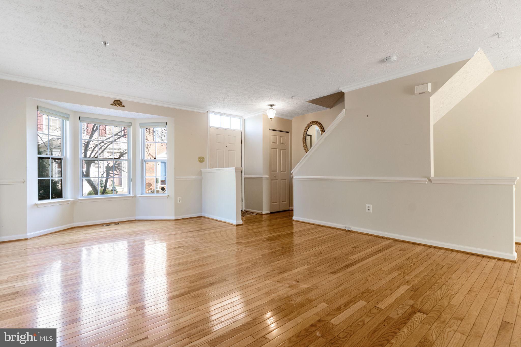 CROMWELL FOUNTAIN - Residential