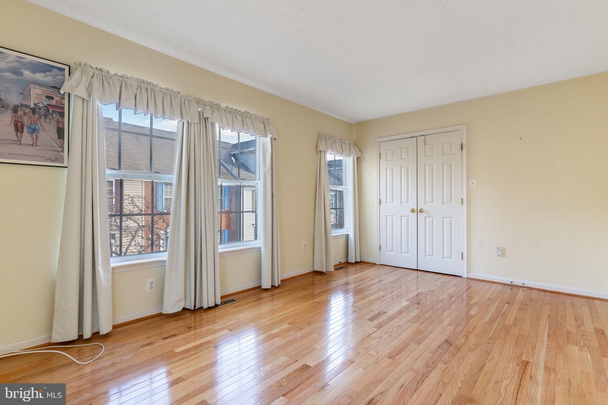 CROMWELL FOUNTAIN - Residential