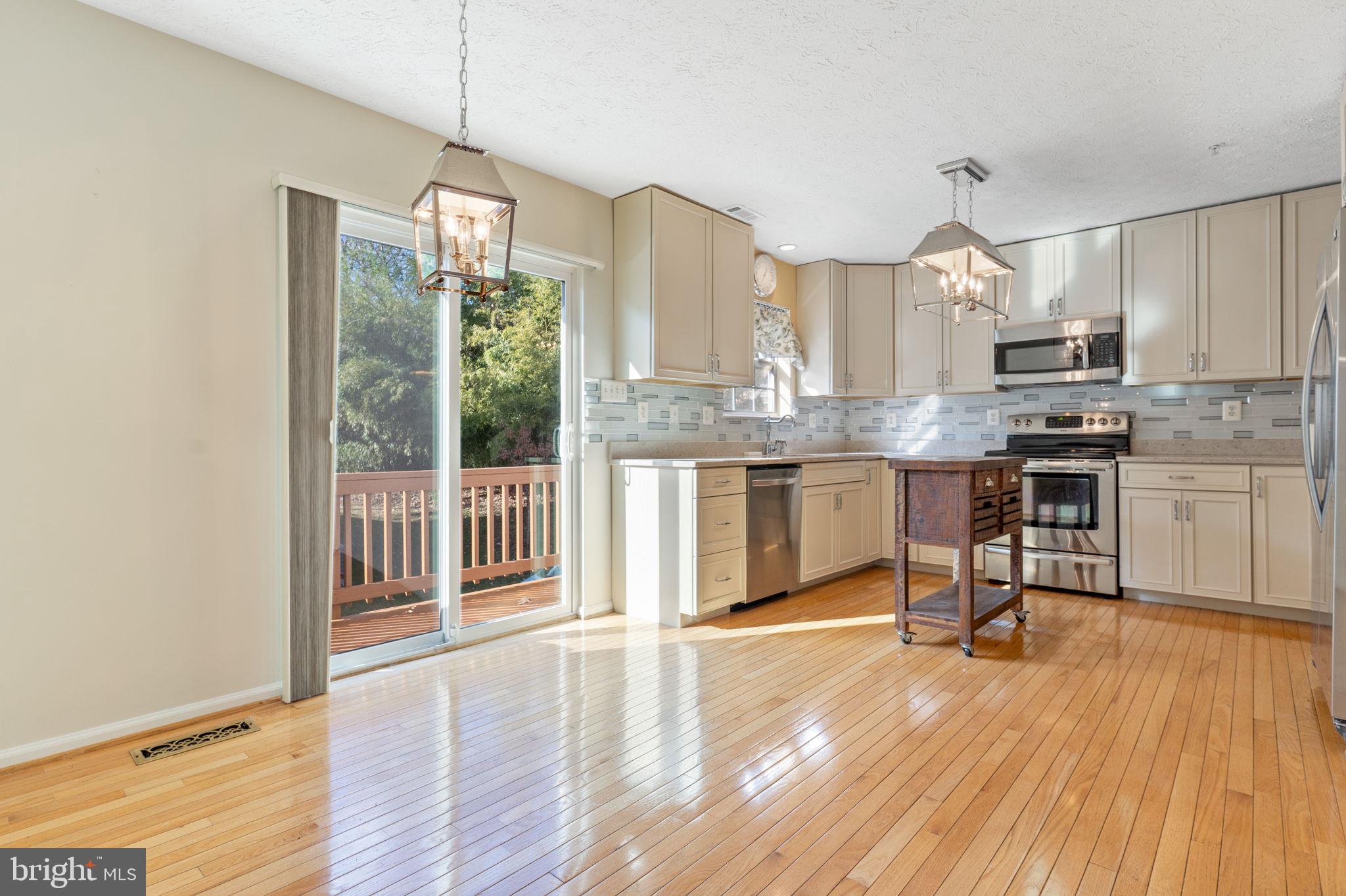 CROMWELL FOUNTAIN - Residential