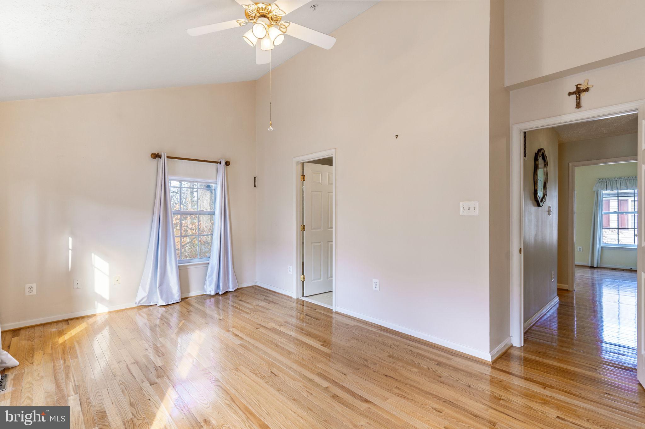 CROMWELL FOUNTAIN - Residential