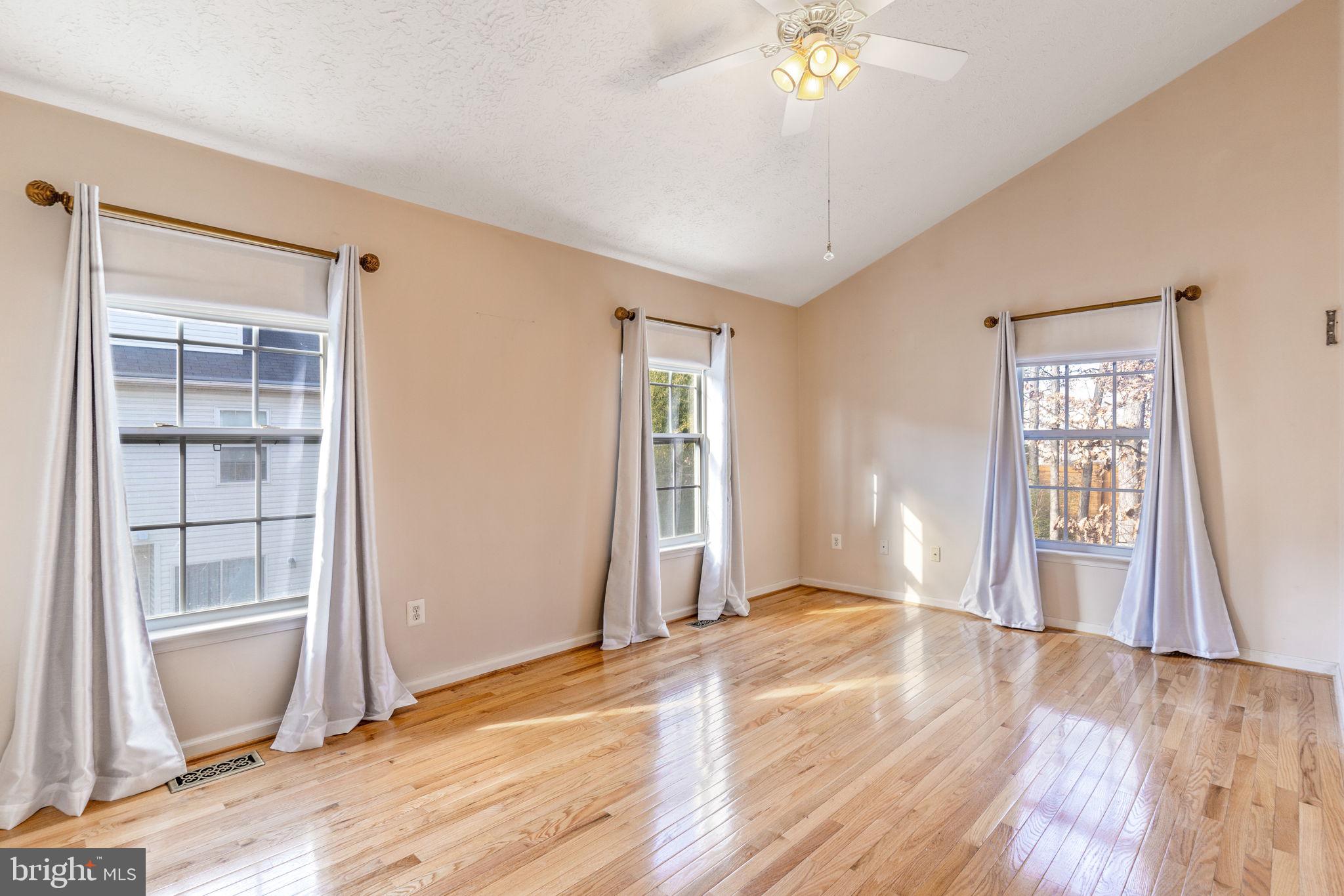 CROMWELL FOUNTAIN - Residential