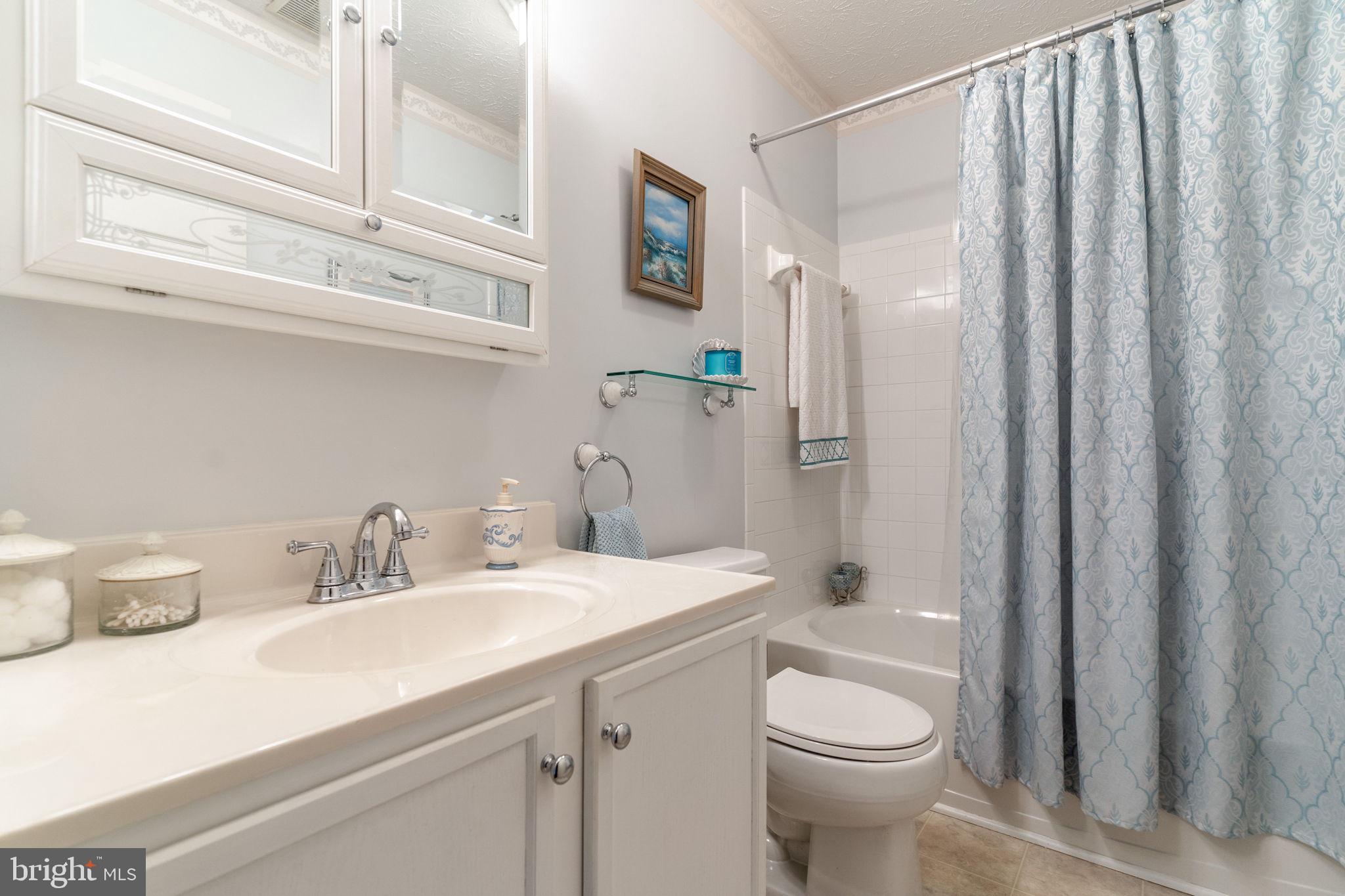 CROMWELL FOUNTAIN - Residential