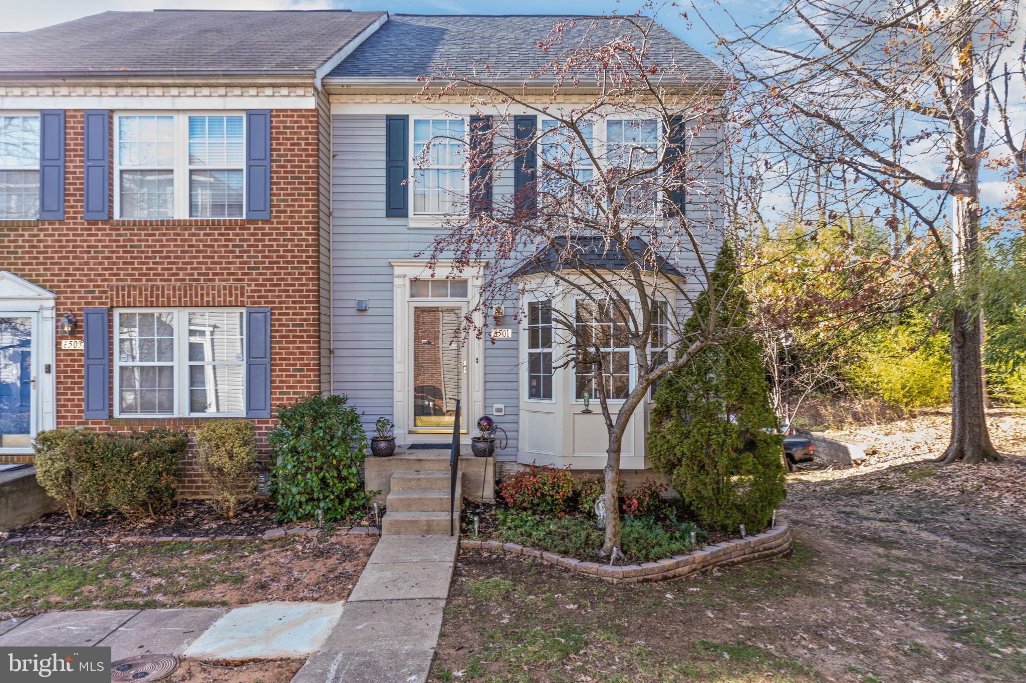 CROMWELL FOUNTAIN - Residential